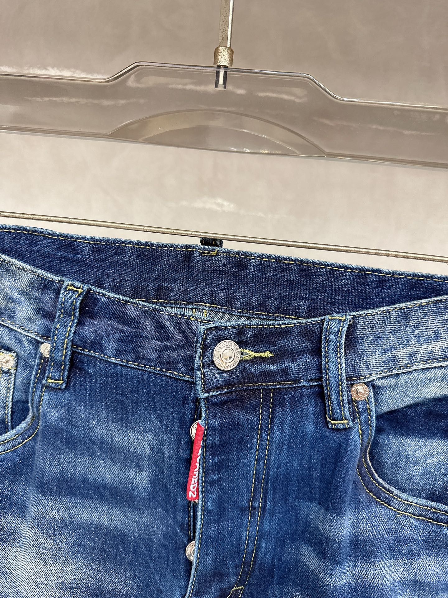  D2 2025秋冬🔥🔥新款现货上市，原单爆款牛仔裤👖超级定制款，原版五金，超级重工工艺，版型超赞👍细节