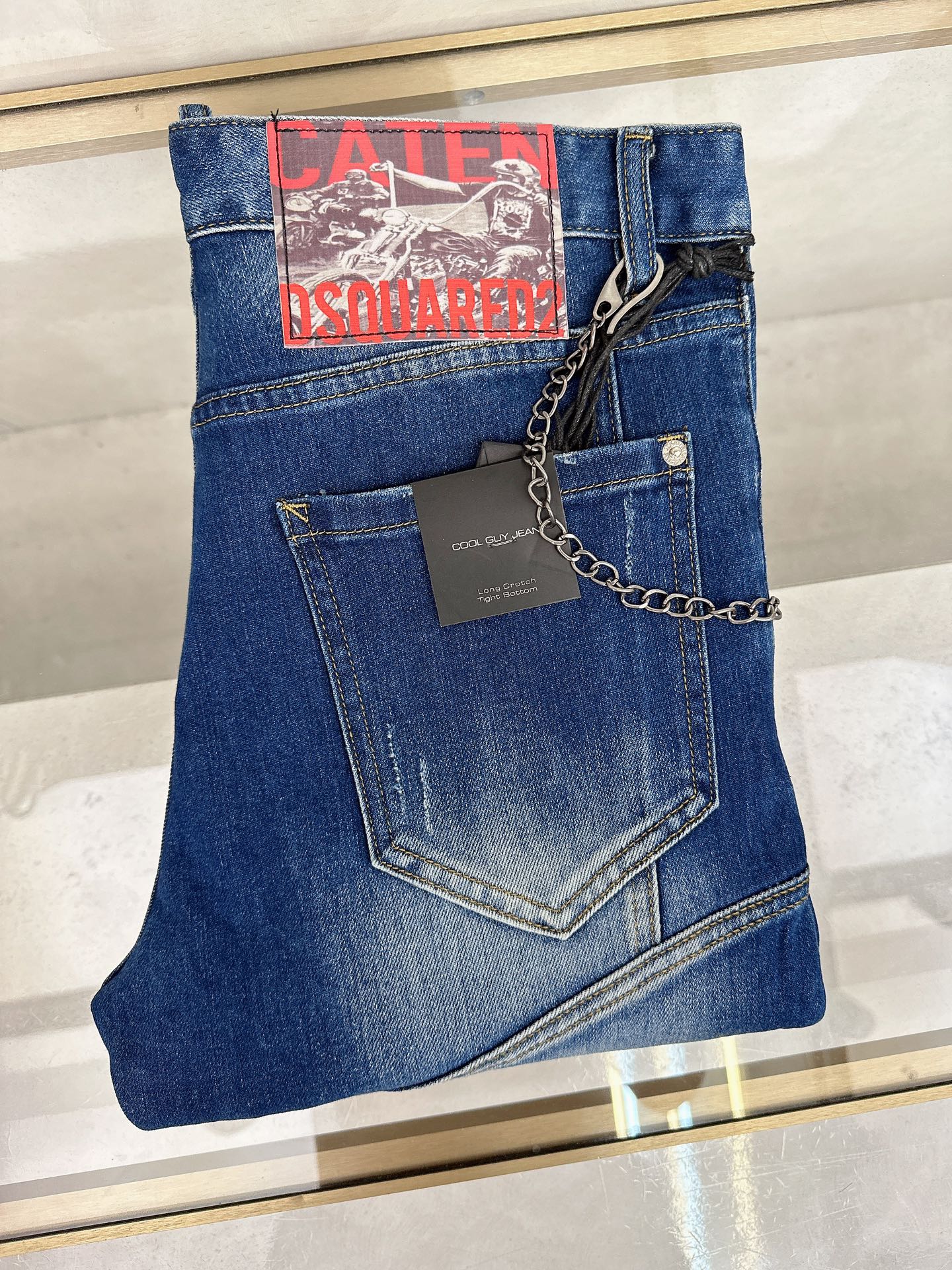 NO:514236,D2 new autumn and winter models are available in stock, original single hot jeans are super customized, original hardware, super heavy industry technology, excellent version, impeccable details!  The style is not picky, it is very high-end, and the good products are not waiting for everyone. If you like it, hurry up and start, size 30 32 34 36 38 40,,jeans,alexander wang19860909D2 秋冬新款现货上市,原单爆款牛仔裤超级定制款,原版五金,超级重工工艺,版型超赞细节做工无可挑剔！款式不挑人,特别高档,好货不等人,看中赶紧下手,尺码30 32 34 36 38 40,,jeans,alexander wang,Men's clothing