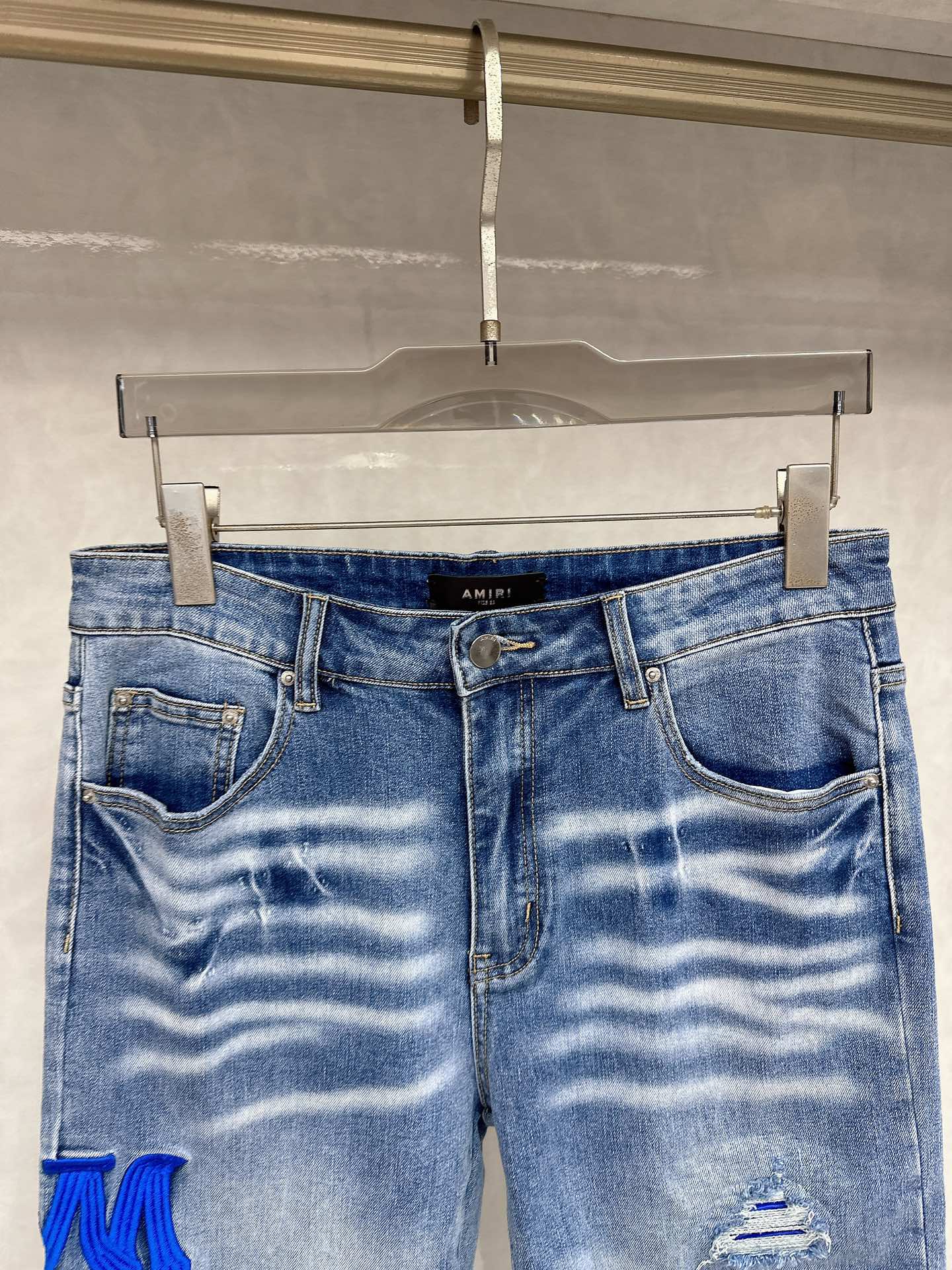  😊 2025秋冬🔥🔥新款现货上市，原单爆款牛仔裤👖超级定制款，原版五金，超级重工工艺，版型超赞👍细节做