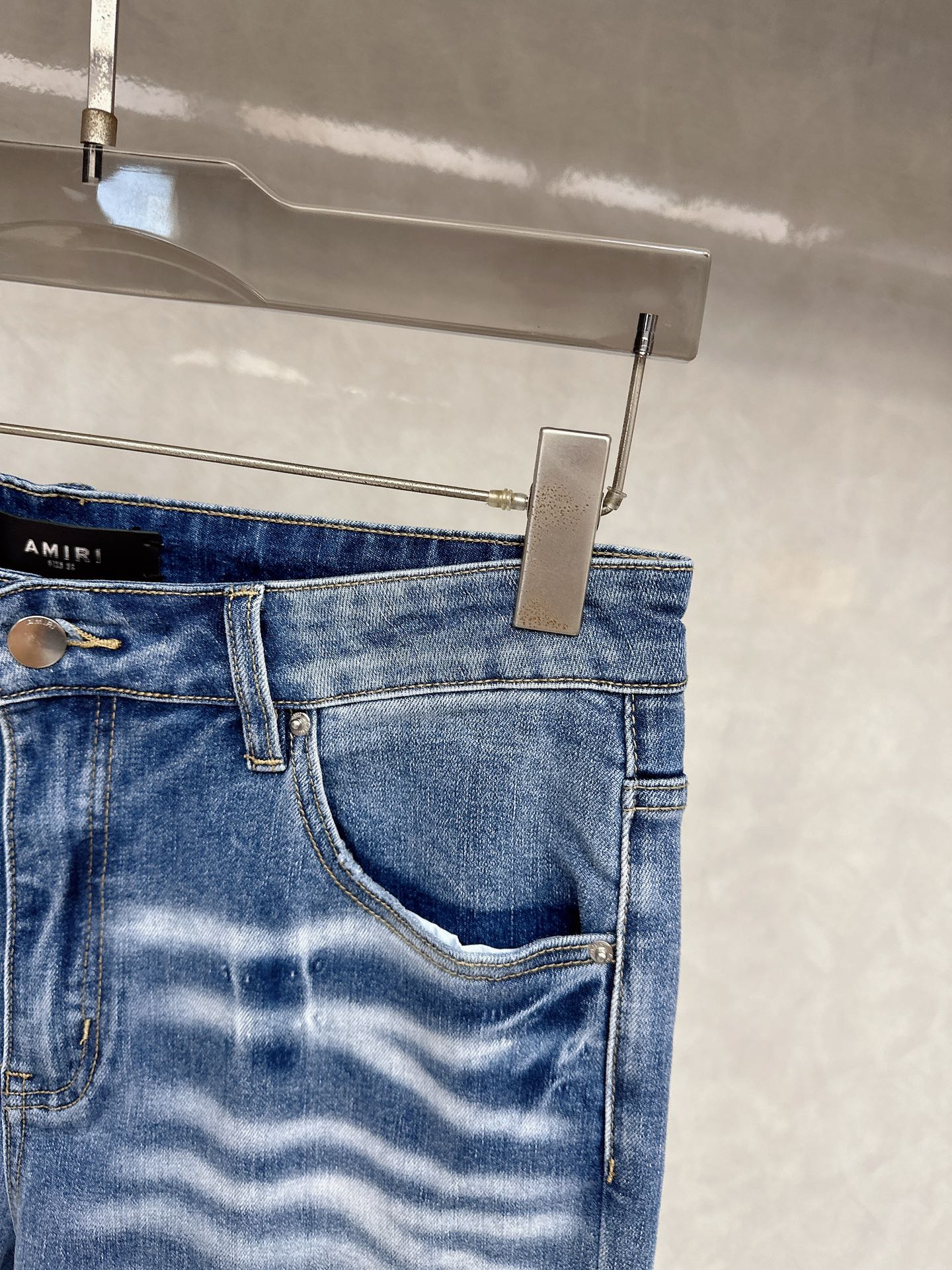  😊 2025秋冬🔥🔥新款现货上市，原单爆款牛仔裤👖超级定制款，原版五金，超级重工工艺，版型超赞👍细节做