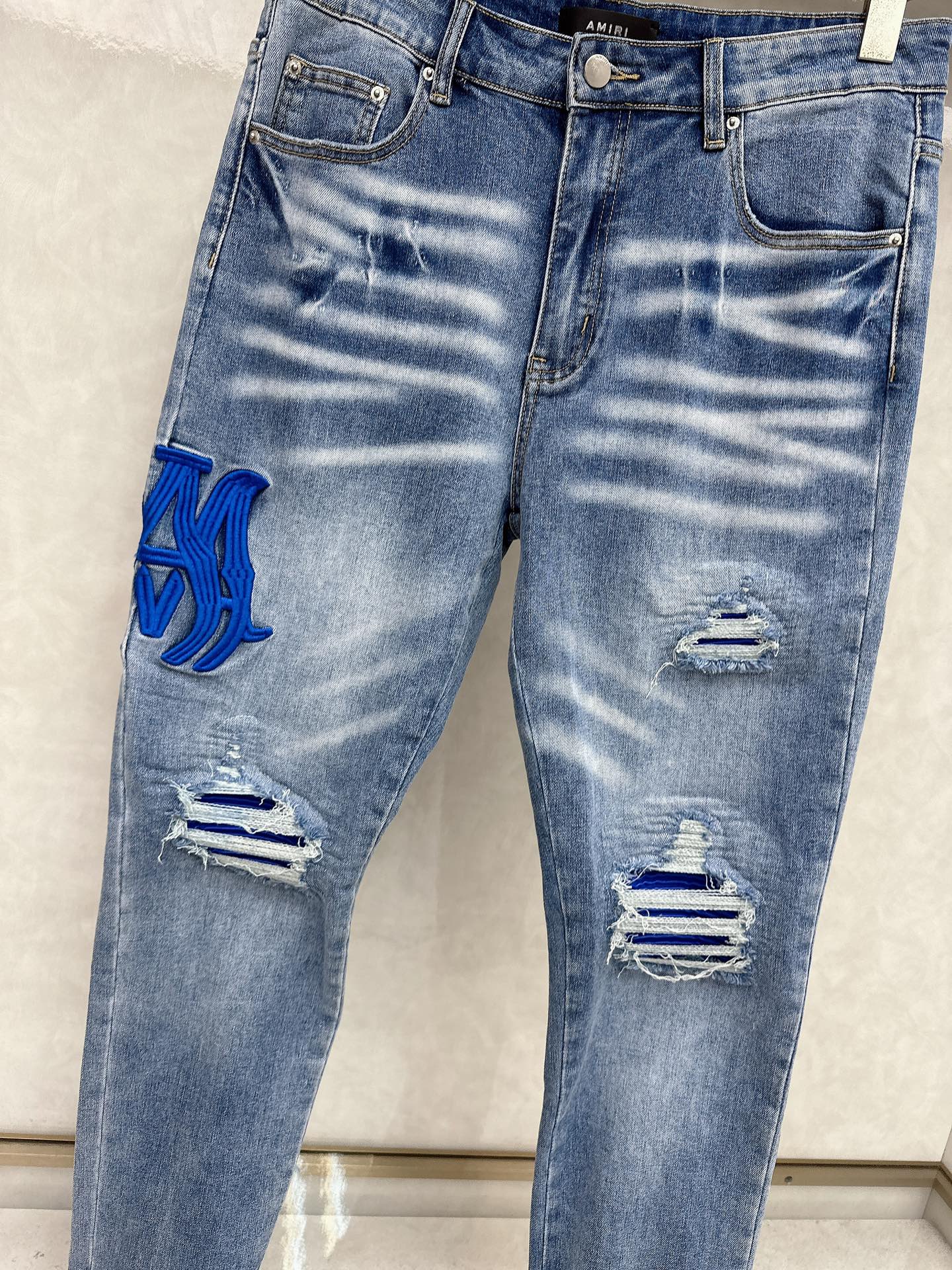  😊 2025秋冬🔥🔥新款现货上市，原单爆款牛仔裤👖超级定制款，原版五金，超级重工工艺，版型超赞👍细节做