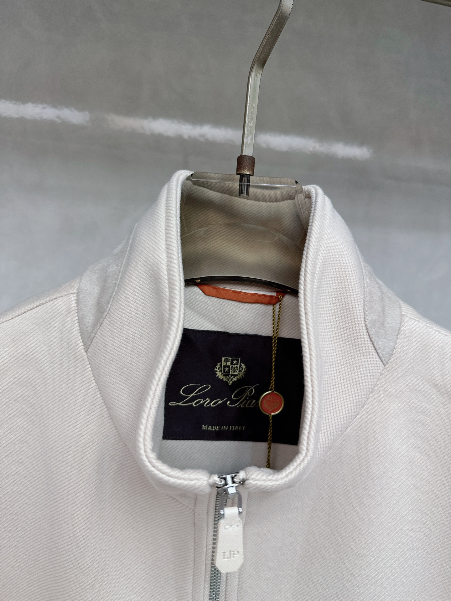  lP🆕诺悠*翩雅🔥上新 男款立领背心马甲，采用天丝+棉混纺面料、三标齐，前襟双头拉链开合设计，后领口精