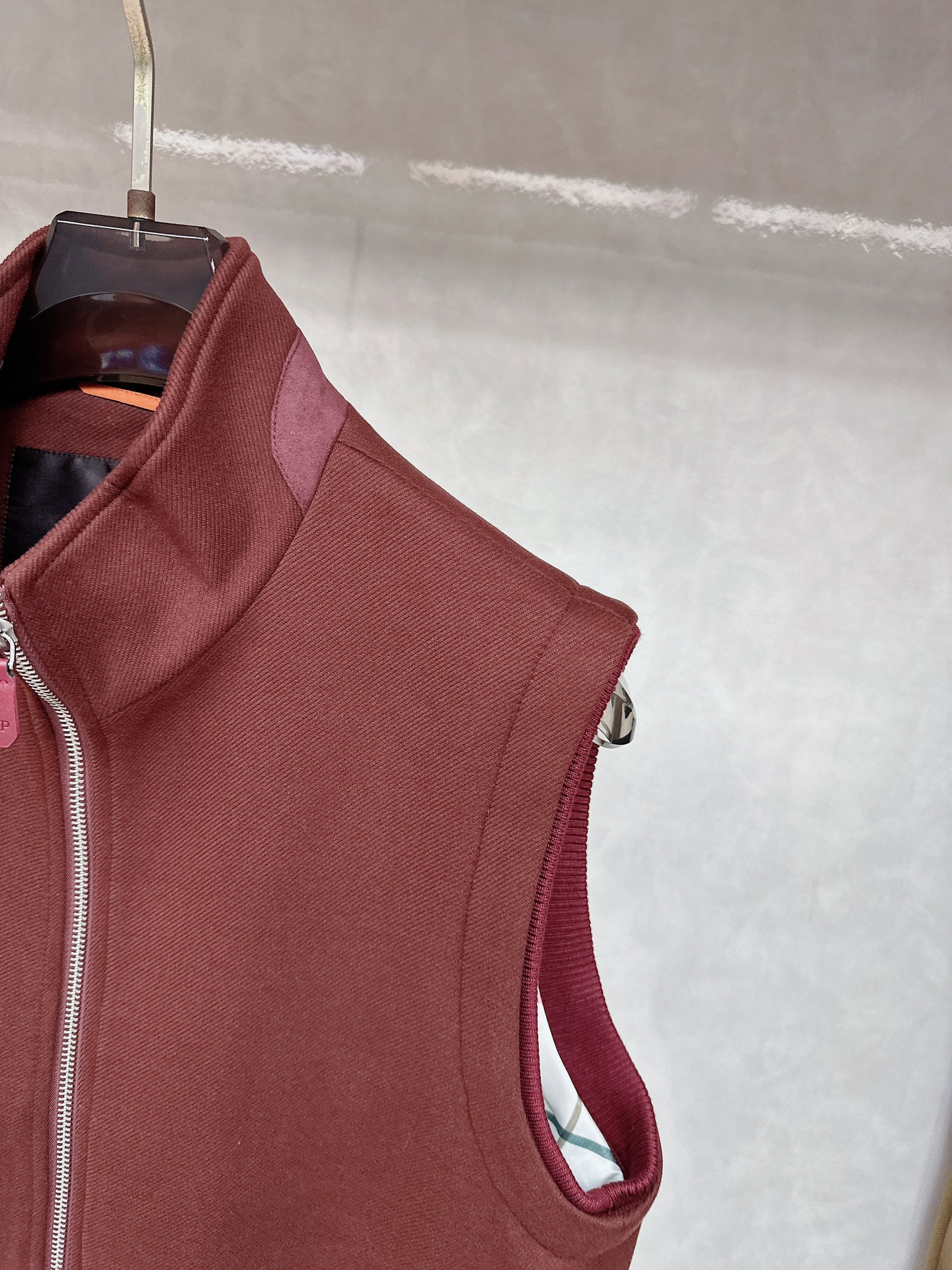  lP🆕诺悠*翩雅🔥上新 男款立领背心马甲，采用天丝+棉混纺面料、三标齐，前襟双头拉链开合设计，后领口精