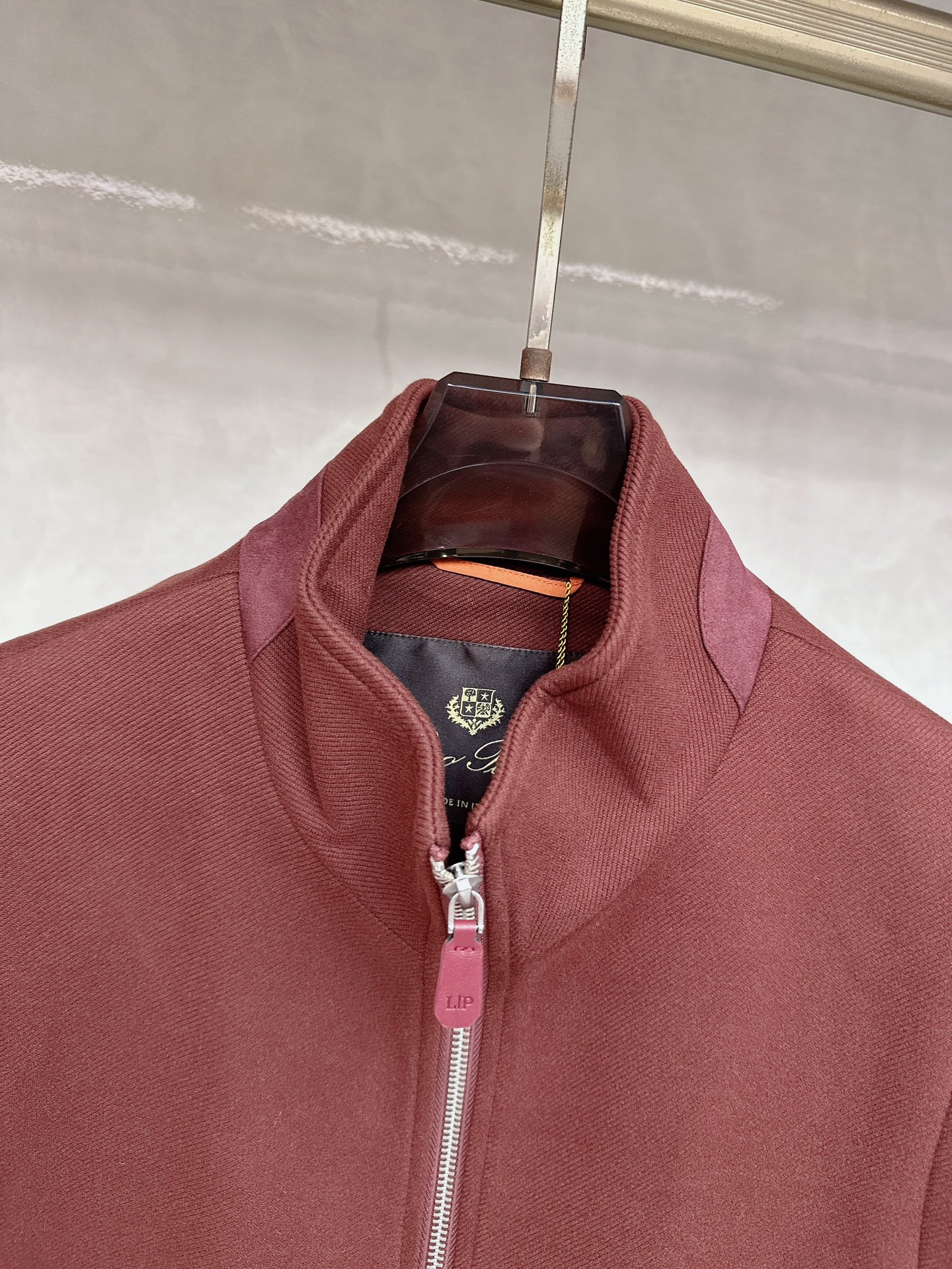  lP🆕诺悠*翩雅🔥上新 男款立领背心马甲，采用天丝+棉混纺面料、三标齐，前襟双头拉链开合设计，后领口精