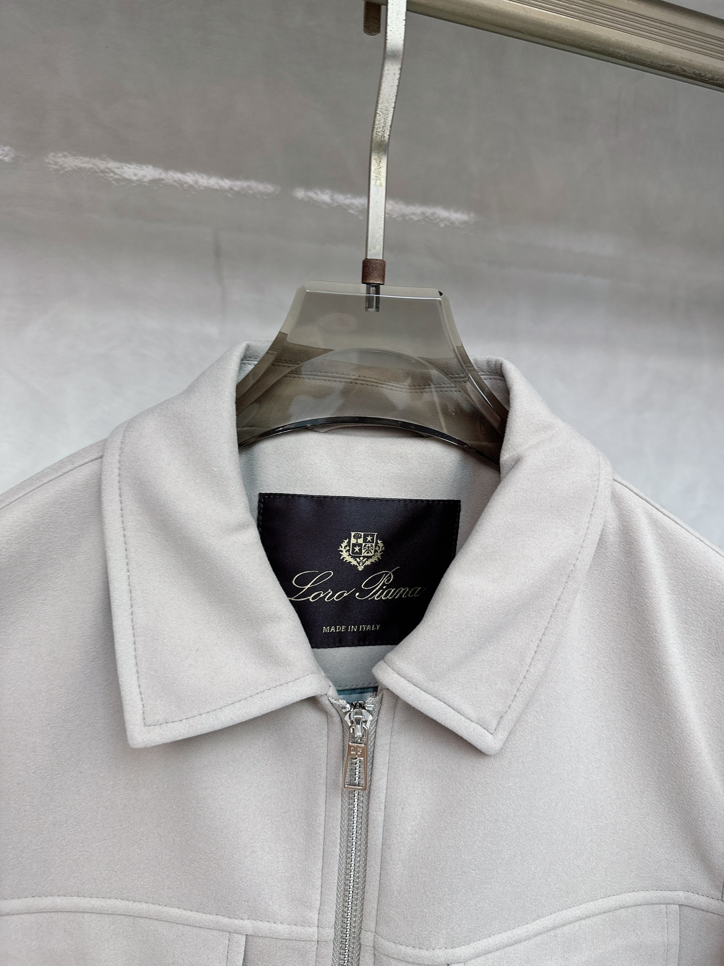 。-Loro Piana 💥独家专供最新时尚秋冬夹克，经典设计感与颜值爆棚的外套，品质更是无法挑剔品控可