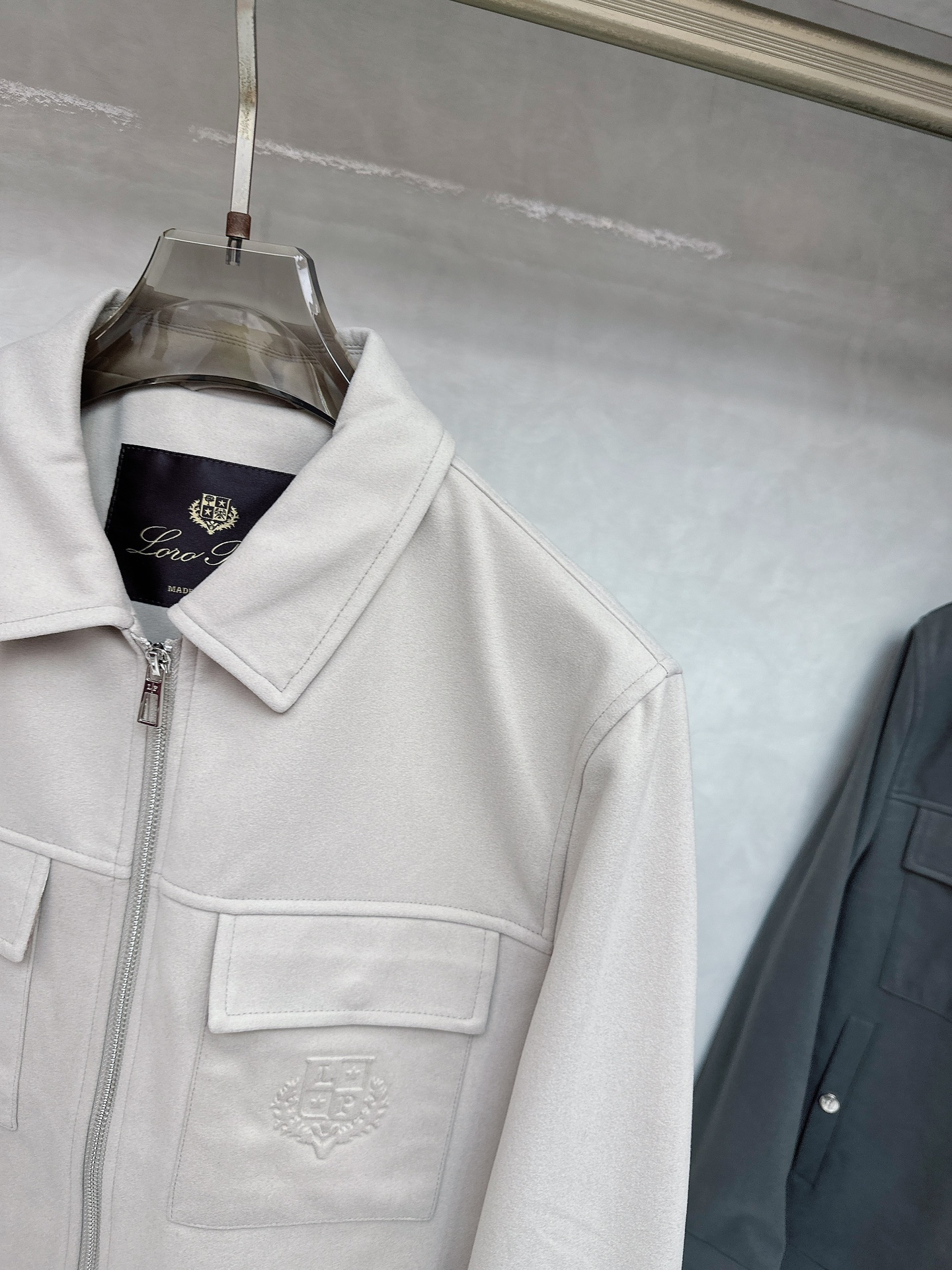 。-Loro Piana 💥独家专供最新时尚秋冬夹克，经典设计感与颜值爆棚的外套，品质更是无法挑剔品控可