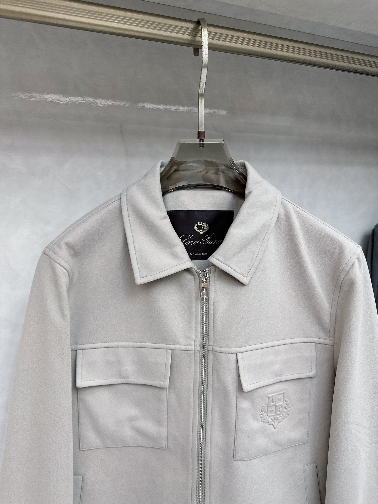 。-Loro Piana 💥独家专供最新时尚秋冬夹克，经典设计感与颜值爆棚的外套，品质更是无法挑剔品控可