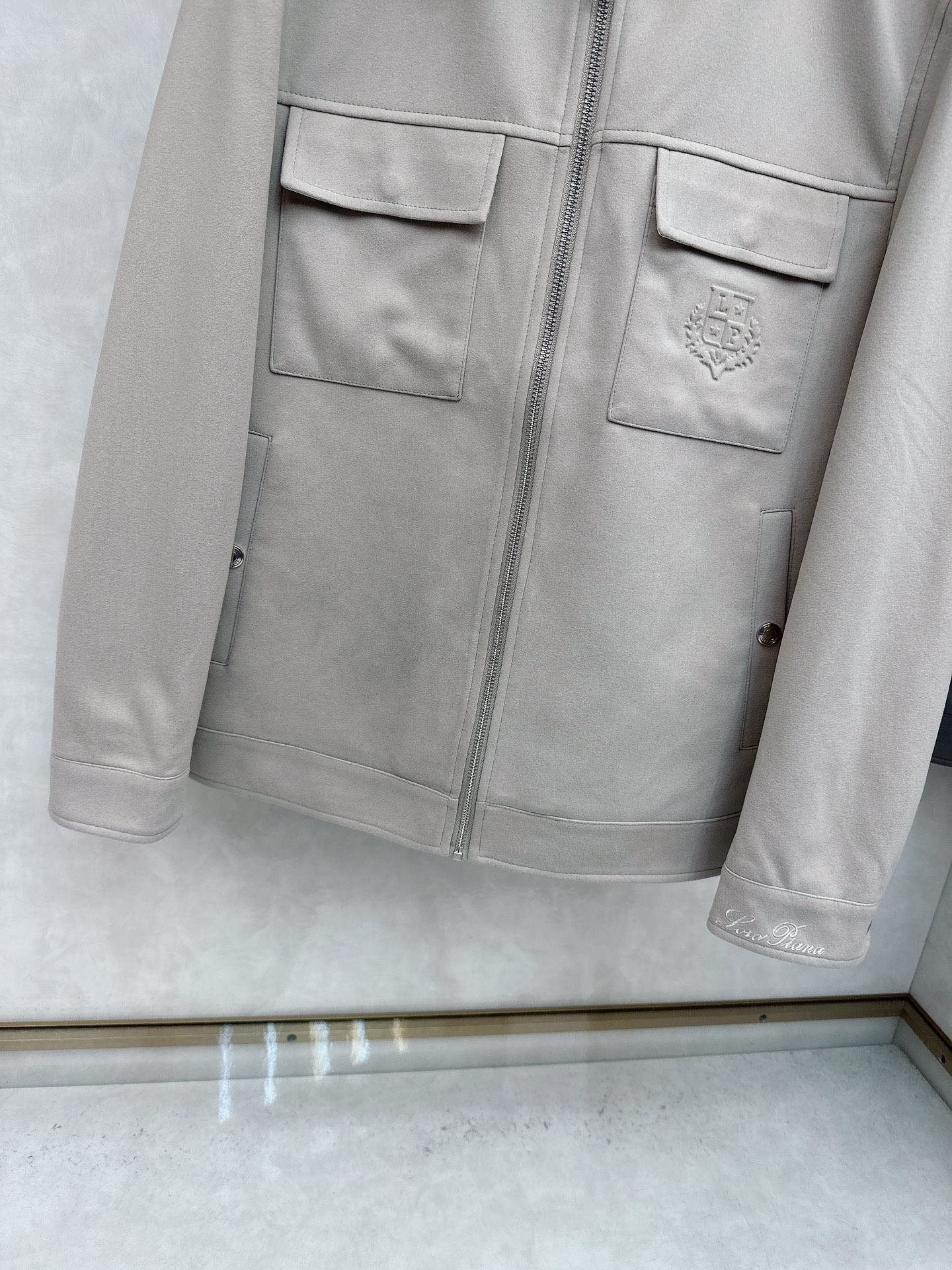 。-Loro Piana 💥独家专供最新时尚秋冬夹克，经典设计感与颜值爆棚的外套，品质更是无法挑剔品控可