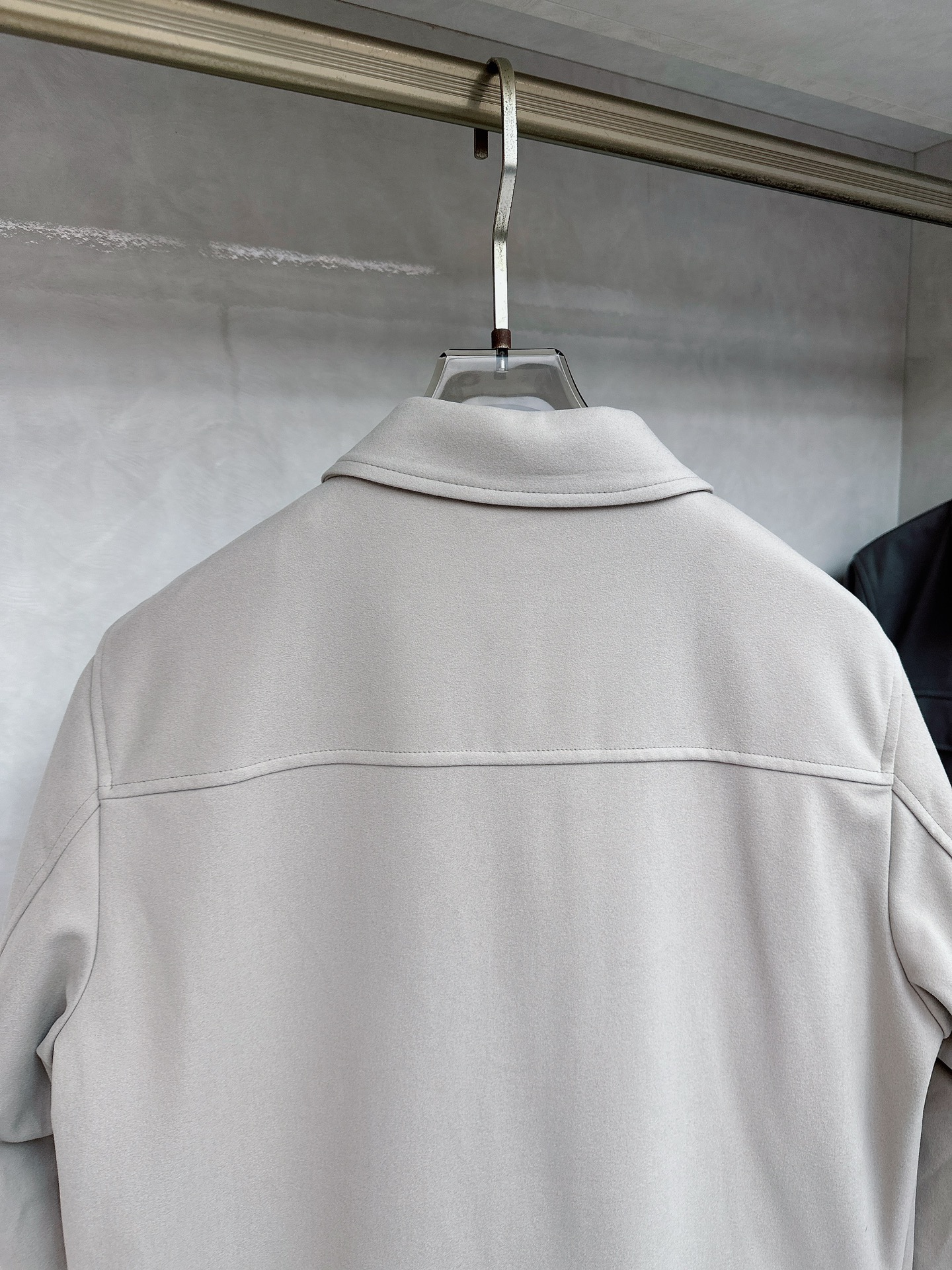 。-Loro Piana 💥独家专供最新时尚秋冬夹克，经典设计感与颜值爆棚的外套，品质更是无法挑剔品控可