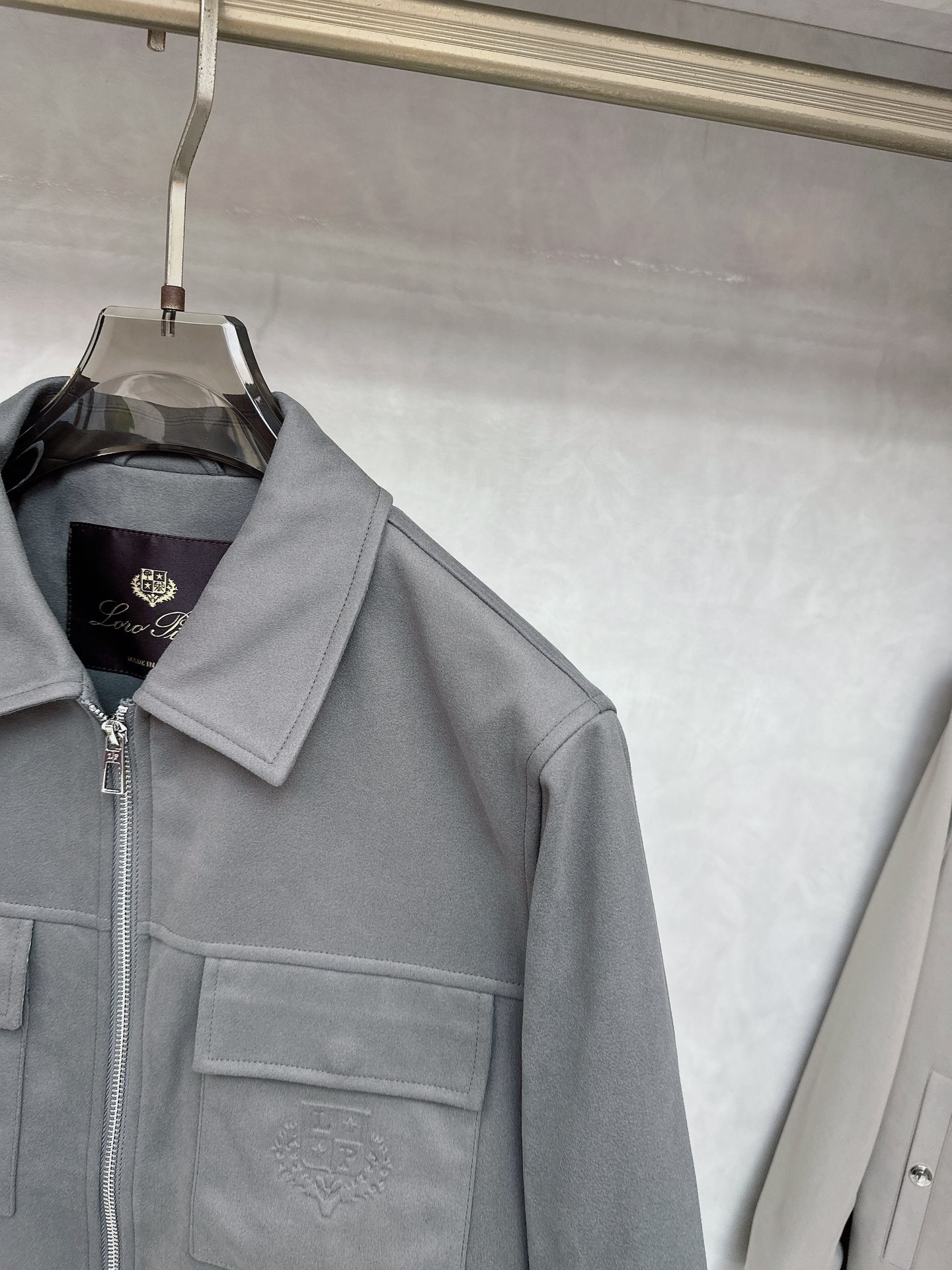 。-Loro Piana 💥独家专供最新时尚秋冬夹克，经典设计感与颜值爆棚的外套，品质更是无法挑剔品控可