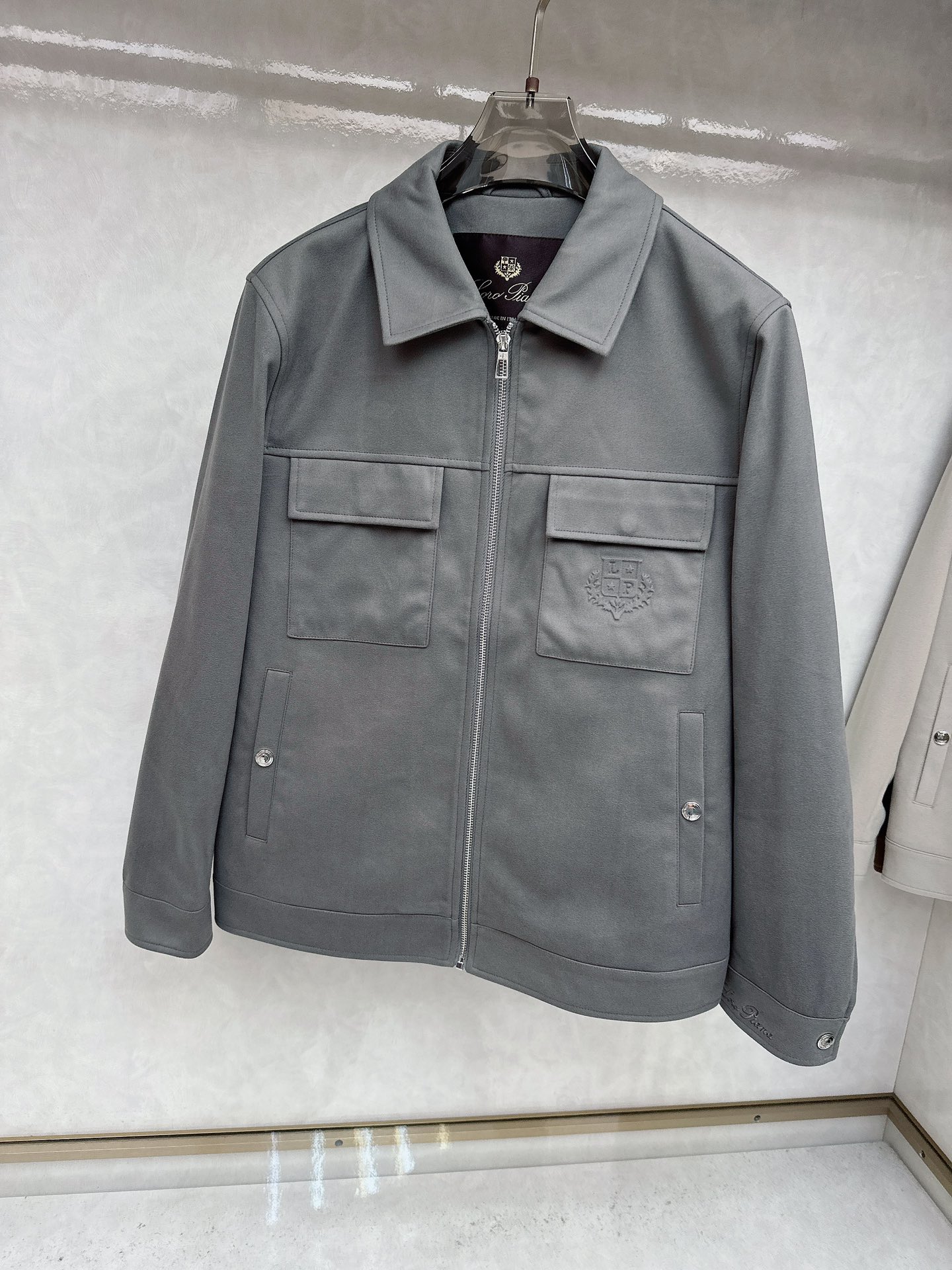 。-Loro Piana 💥独家专供最新时尚秋冬夹克，经典设计感与颜值爆棚的外套，品质更是无法挑剔品控可