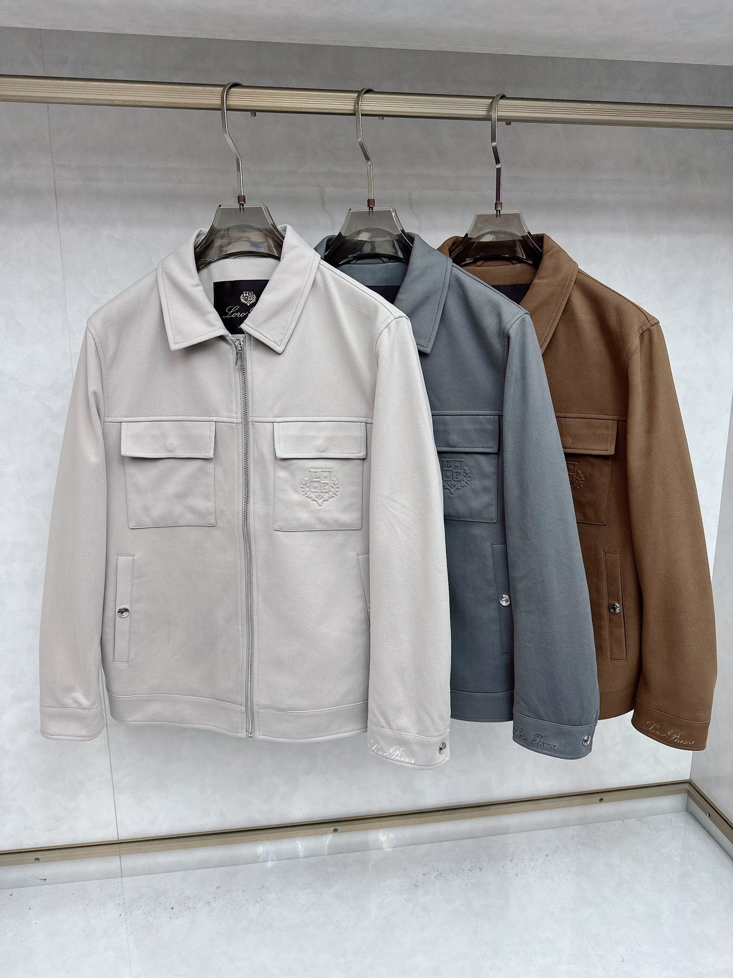 。-Loro Piana 💥独家专供最新时尚秋冬夹克，经典设计感与颜值爆棚的外套，品质更是无法挑剔品控可