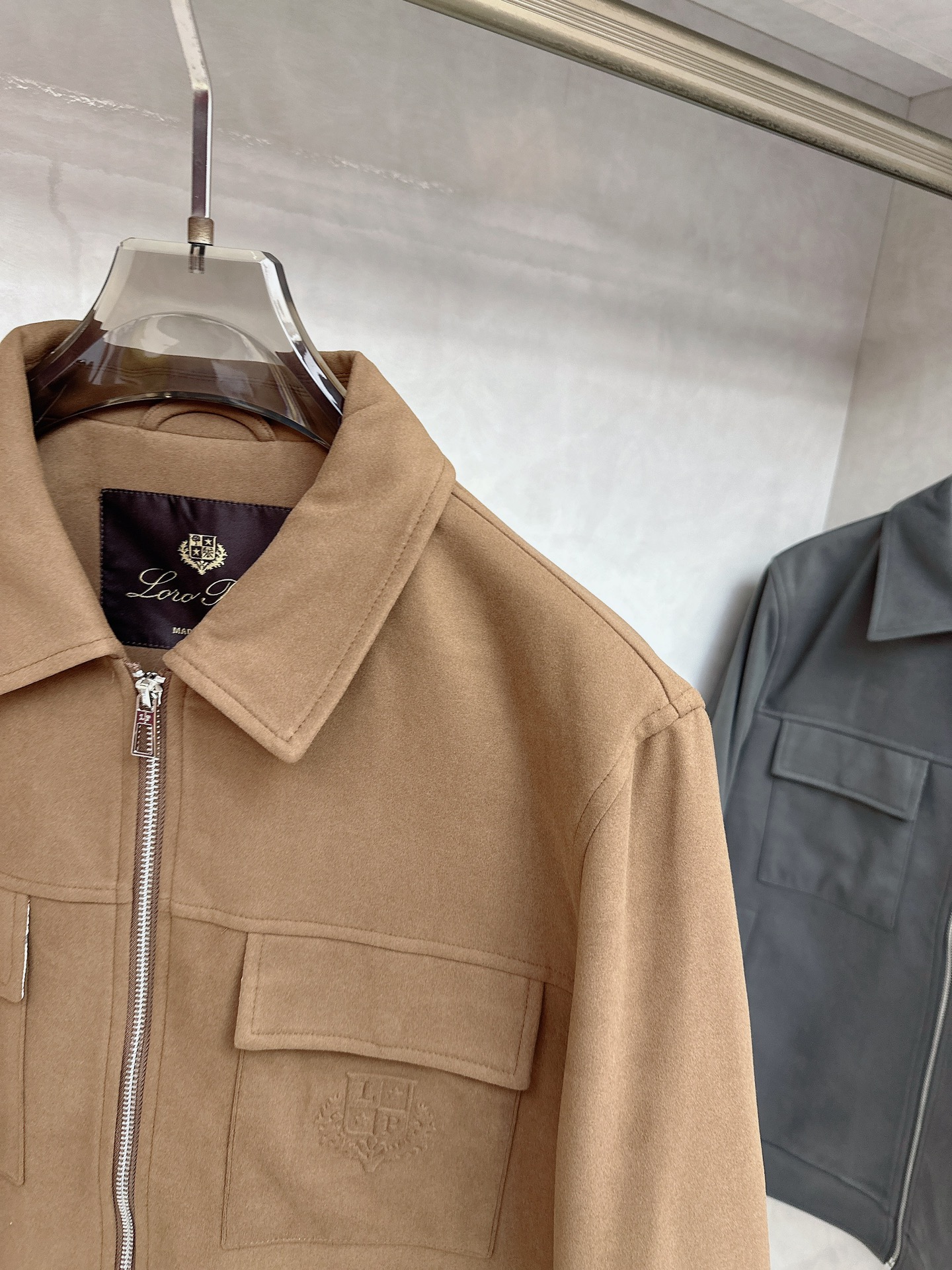 。-Loro Piana 💥独家专供最新时尚秋冬夹克，经典设计感与颜值爆棚的外套，品质更是无法挑剔品控可