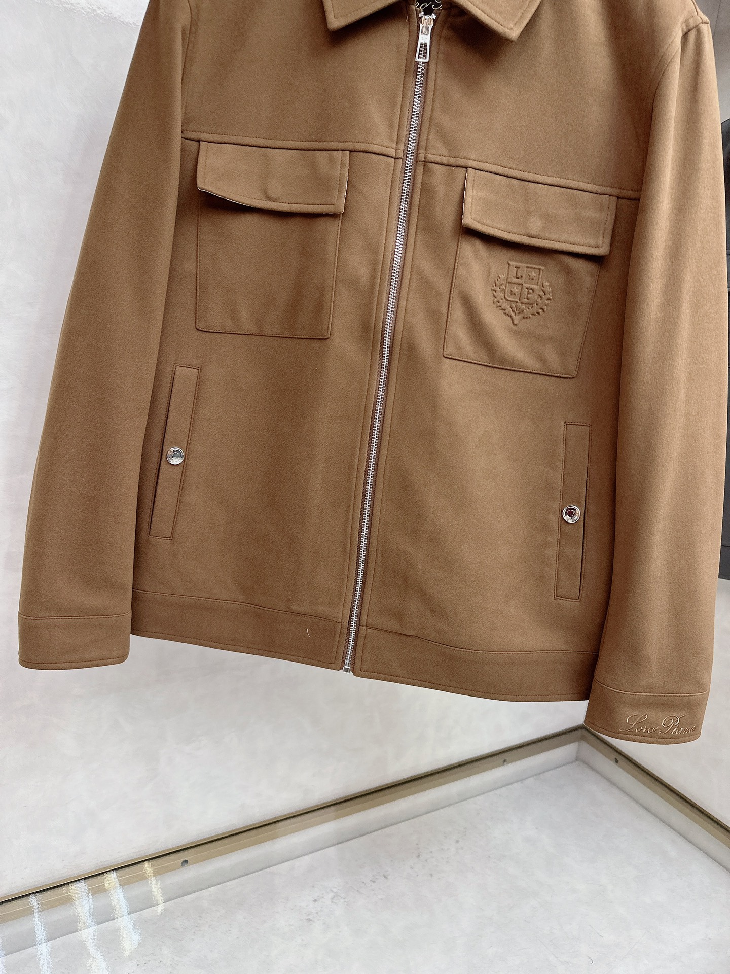 。-Loro Piana 💥独家专供最新时尚秋冬夹克，经典设计感与颜值爆棚的外套，品质更是无法挑剔品控可