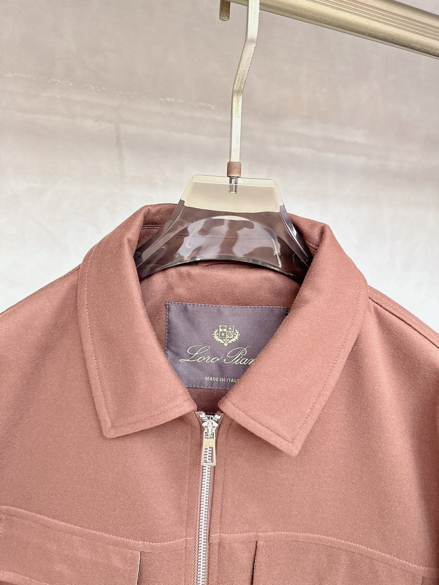 。-Loro Piana 💥独家专供最新时尚秋冬夹克，经典设计感与颜值爆棚的外套，品质更是无法挑剔品控可