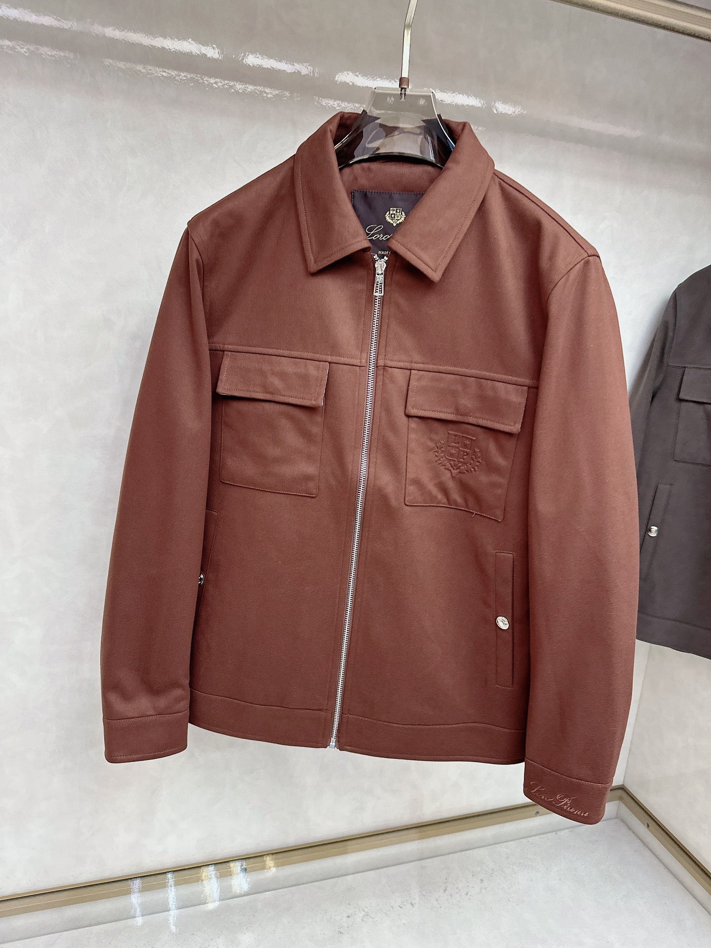 。-Loro Piana 💥独家专供最新时尚秋冬夹克，经典设计感与颜值爆棚的外套，品质更是无法挑剔品控可