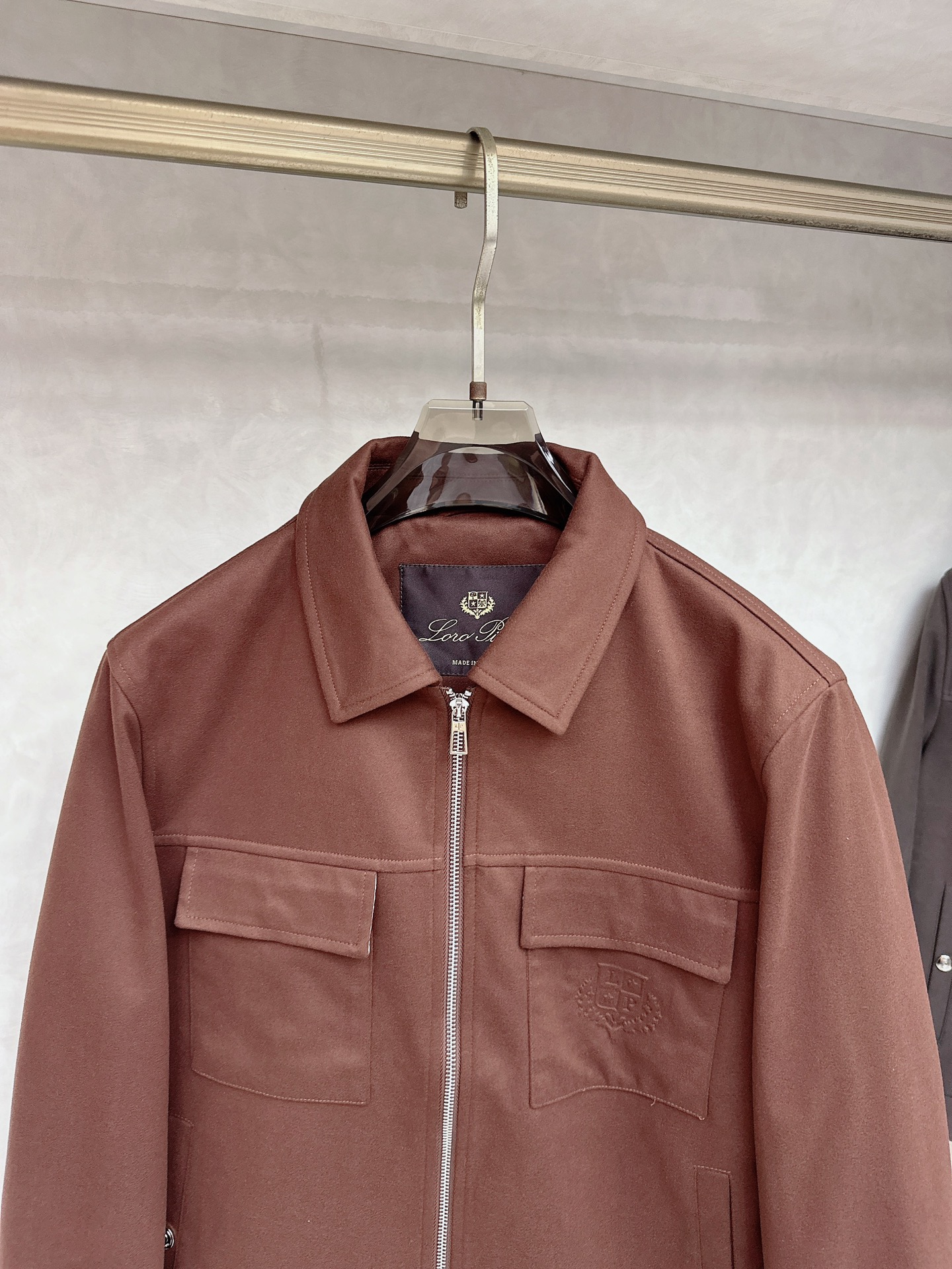 。-Loro Piana 💥独家专供最新时尚秋冬夹克，经典设计感与颜值爆棚的外套，品质更是无法挑剔品控可