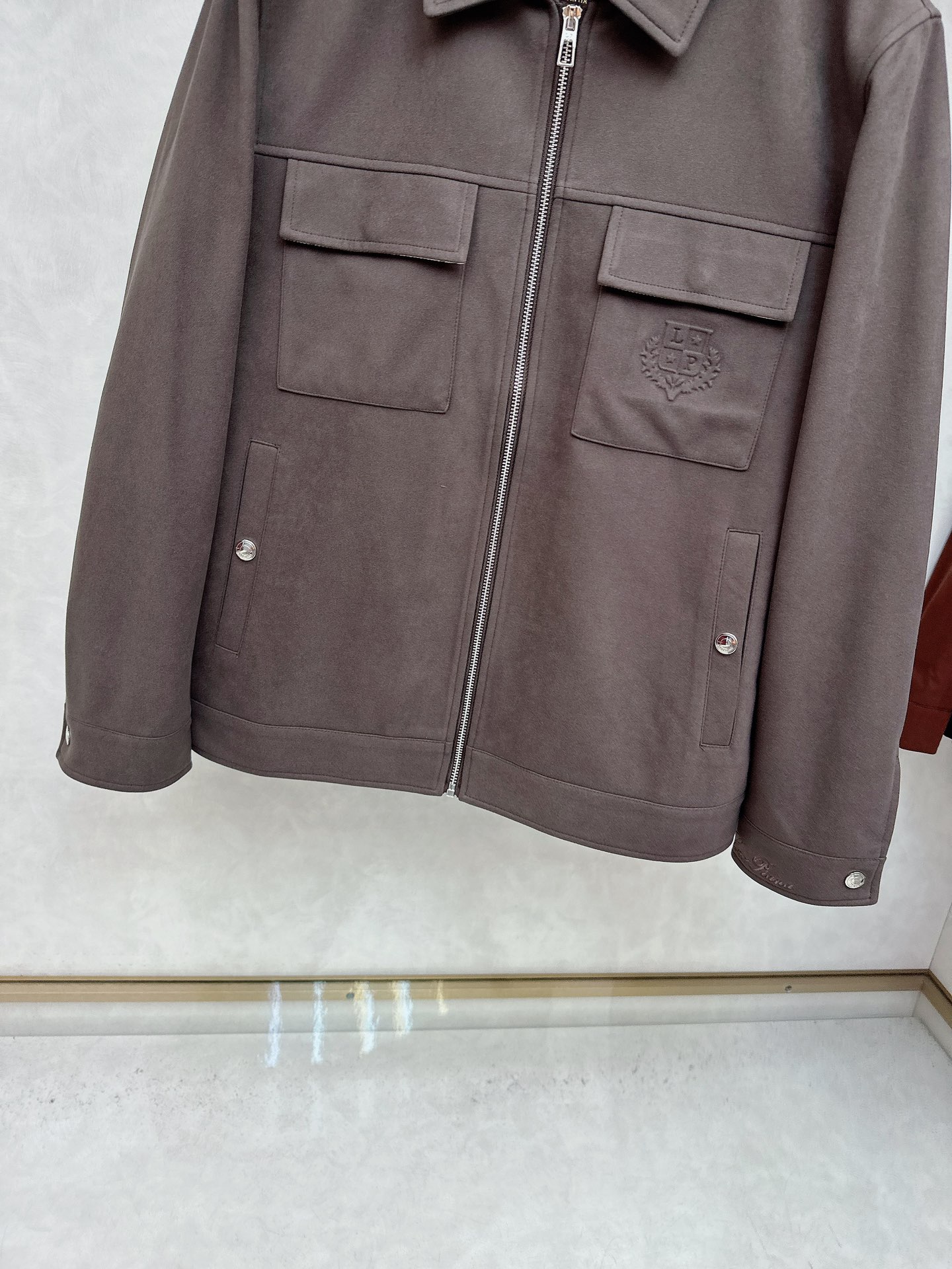 。-Loro Piana 💥独家专供最新时尚秋冬夹克，经典设计感与颜值爆棚的外套，品质更是无法挑剔品控可