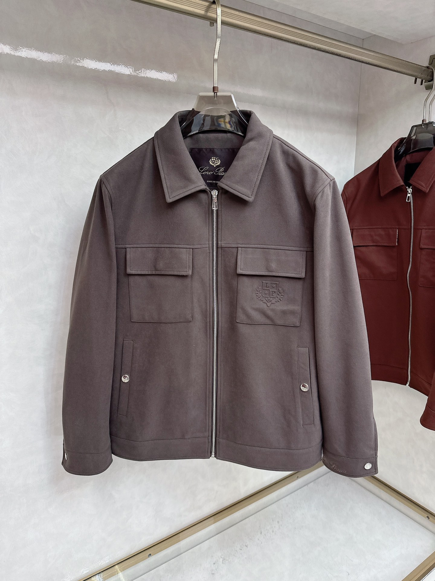 。-Loro Piana 💥独家专供最新时尚秋冬夹克，经典设计感与颜值爆棚的外套，品质更是无法挑剔品控可