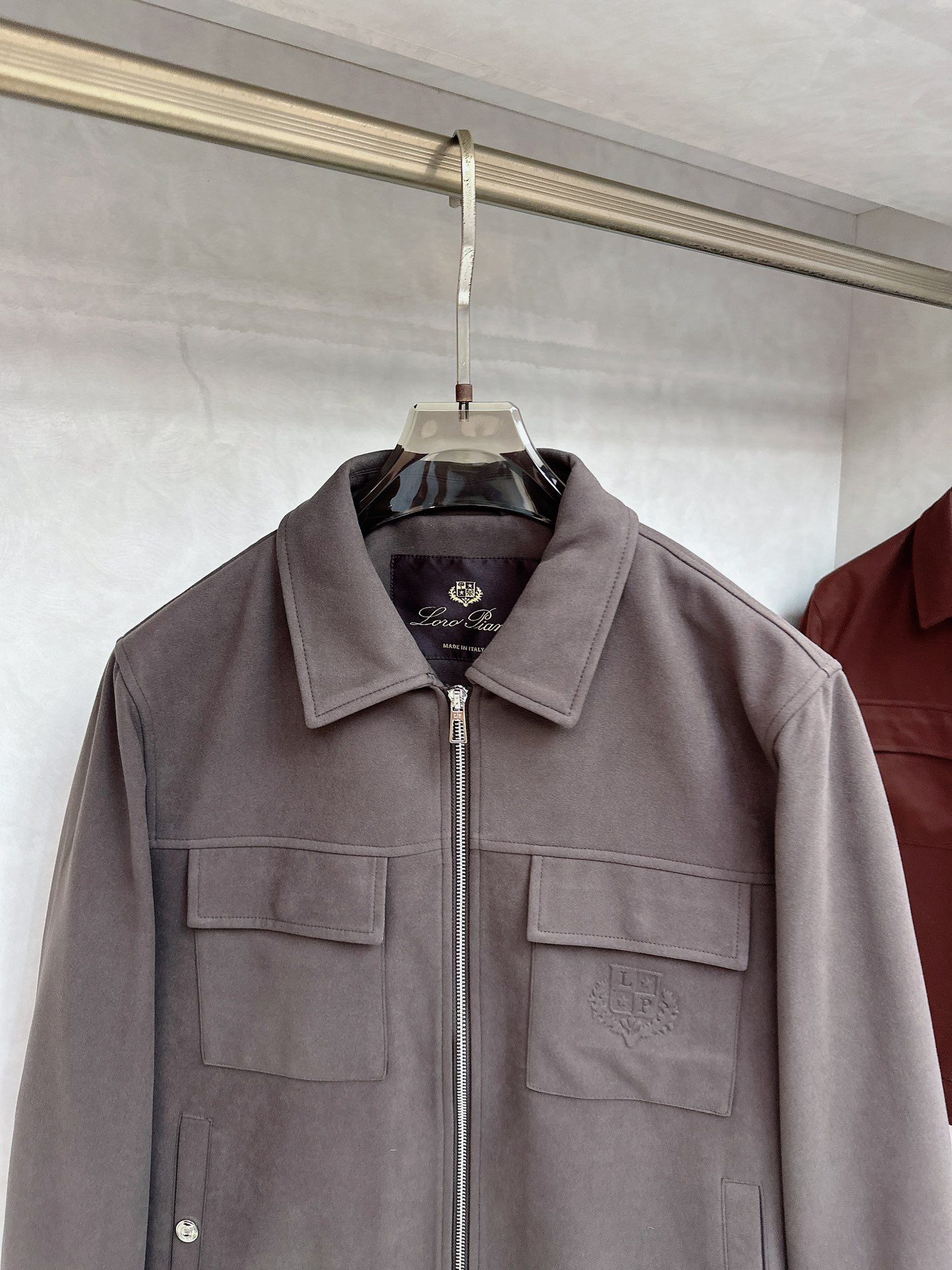 。-Loro Piana 💥独家专供最新时尚秋冬夹克，经典设计感与颜值爆棚的外套，品质更是无法挑剔品控可