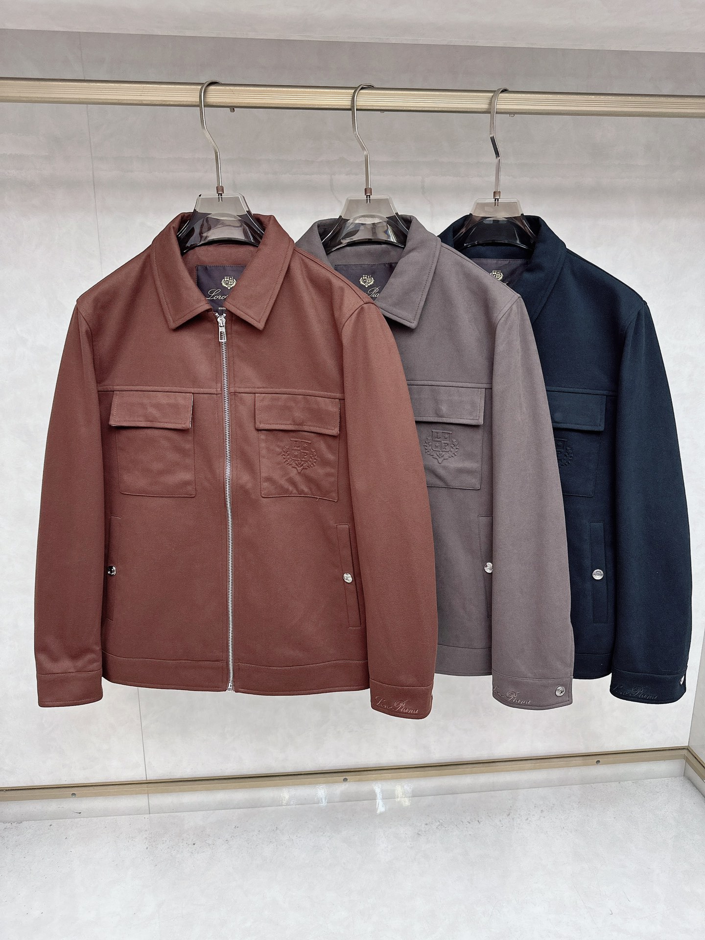 。-Loro Piana 💥独家专供最新时尚秋冬夹克，经典设计感与颜值爆棚的外套，品质更是无法挑剔品控可