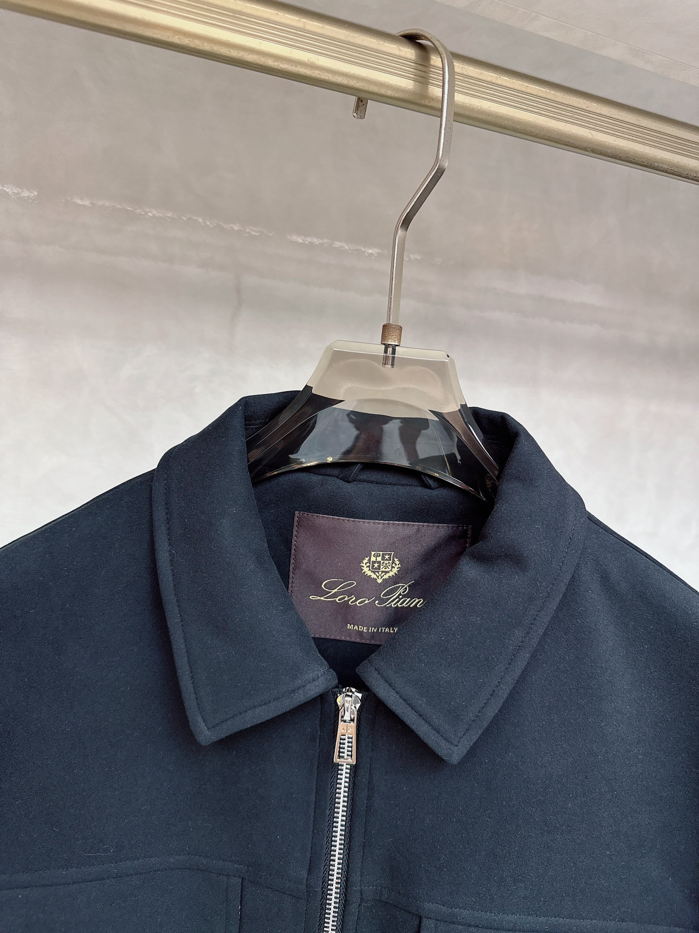 。-Loro Piana 💥独家专供最新时尚秋冬夹克，经典设计感与颜值爆棚的外套，品质更是无法挑剔品控可