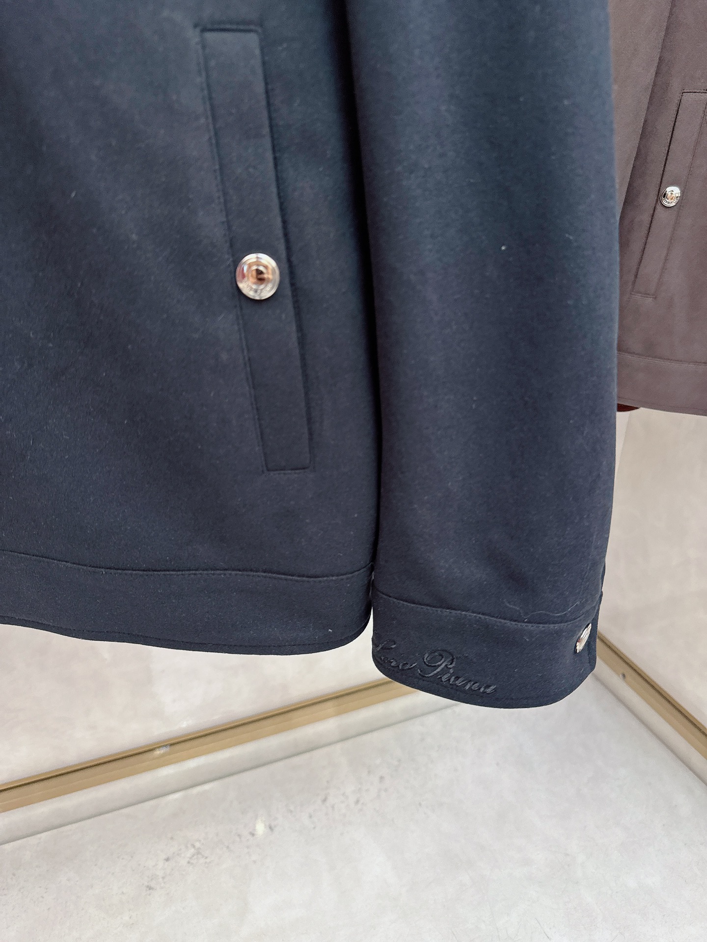 。-Loro Piana 💥独家专供最新时尚秋冬夹克，经典设计感与颜值爆棚的外套，品质更是无法挑剔品控可