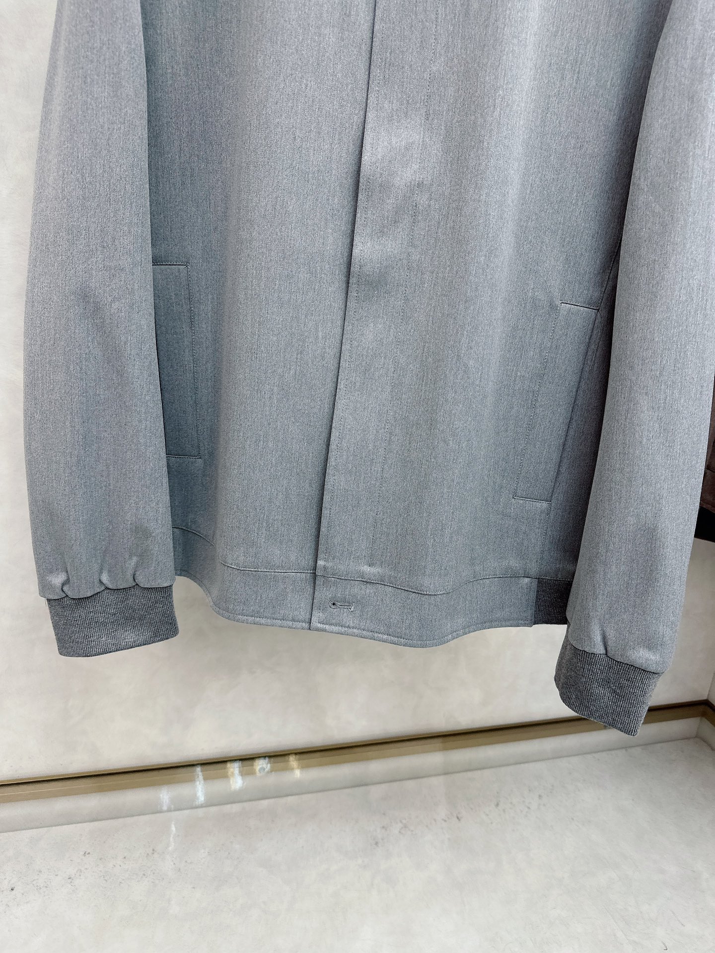  Zegna 杰尼亚 25秋冬棒球领夹克
常规设计裁剪兼具个性时尚范儿,精简夹克永不过气...灵感延续百