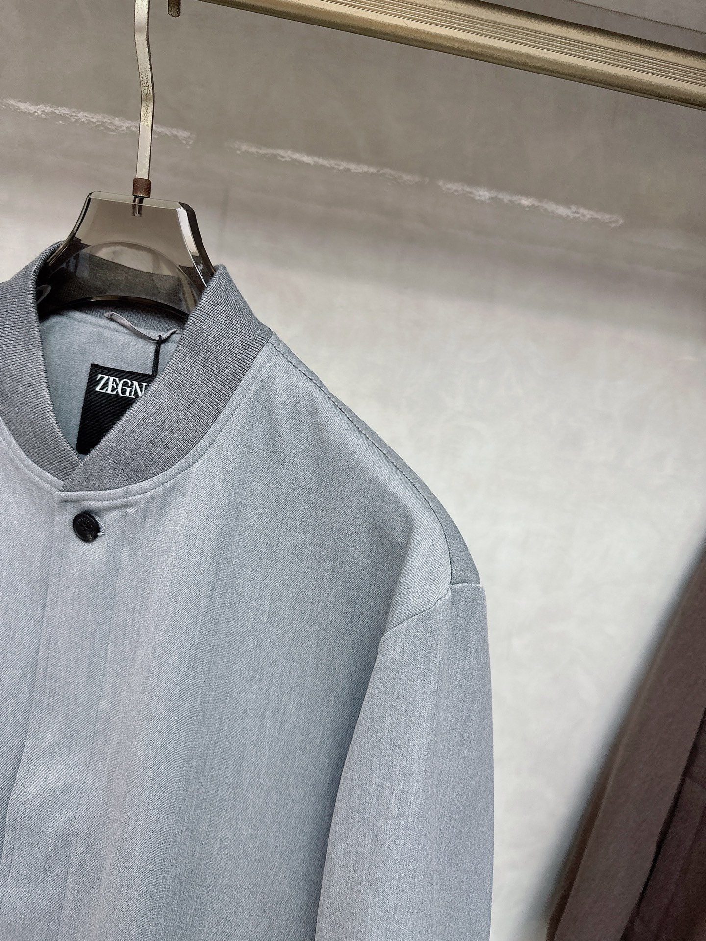  Zegna 杰尼亚 25秋冬棒球领夹克
常规设计裁剪兼具个性时尚范儿,精简夹克永不过气...灵感延续百