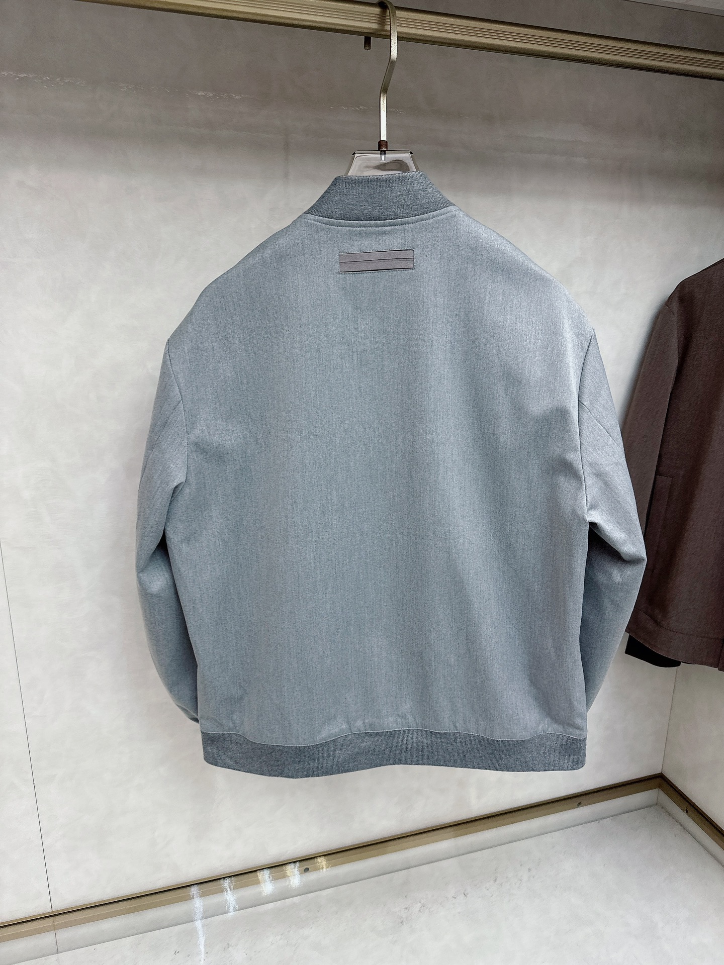  Zegna 杰尼亚 25秋冬棒球领夹克
常规设计裁剪兼具个性时尚范儿,精简夹克永不过气...灵感延续百