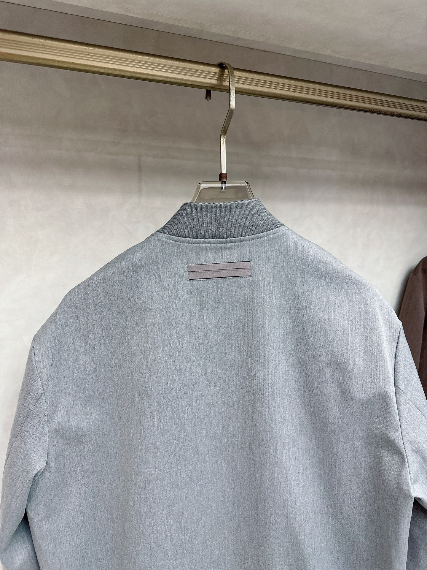  Zegna 杰尼亚 25秋冬棒球领夹克
常规设计裁剪兼具个性时尚范儿,精简夹克永不过气...灵感延续百