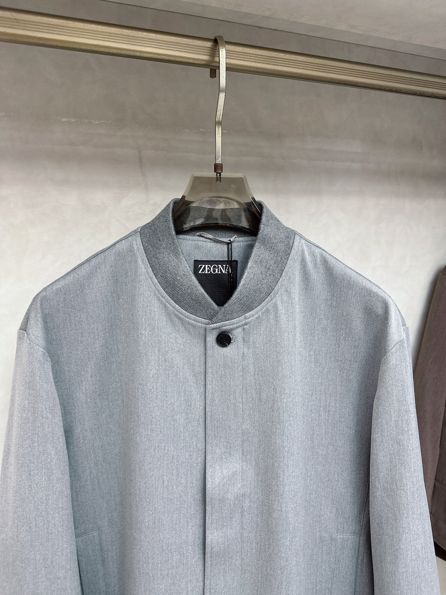  Zegna 杰尼亚 25秋冬棒球领夹克
常规设计裁剪兼具个性时尚范儿,精简夹克永不过气...灵感延续百