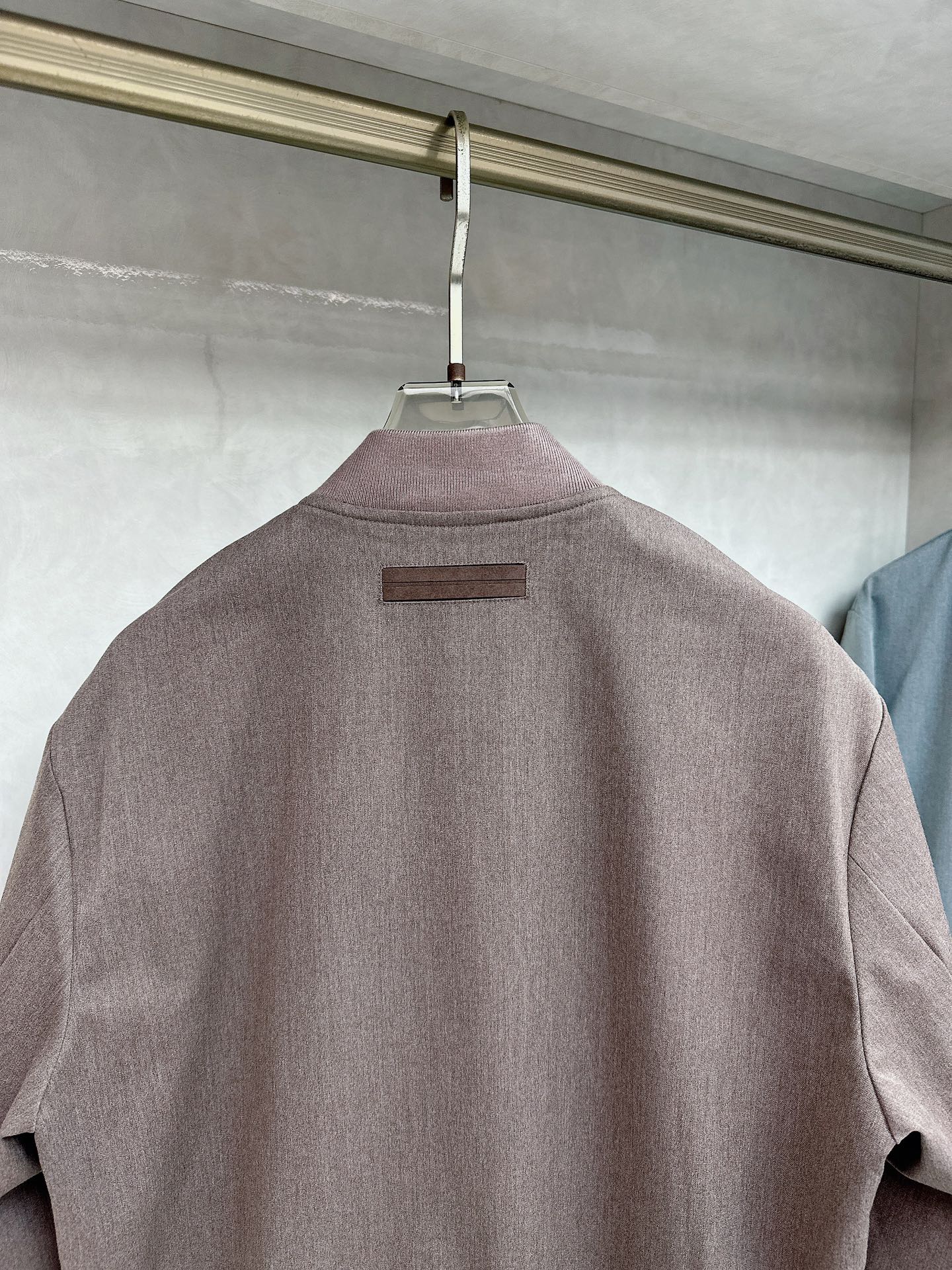  Zegna 杰尼亚 25秋冬棒球领夹克
常规设计裁剪兼具个性时尚范儿,精简夹克永不过气...灵感延续百