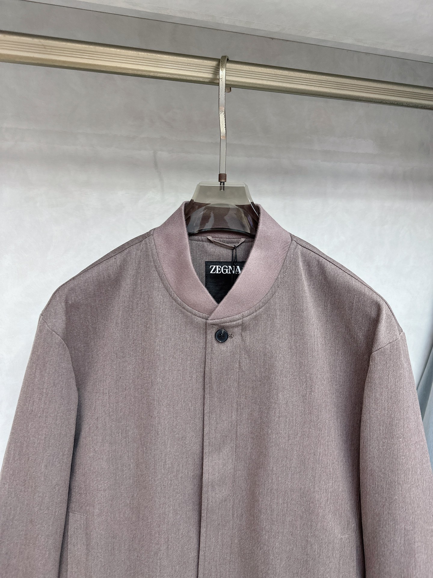  Zegna 杰尼亚 25秋冬棒球领夹克
常规设计裁剪兼具个性时尚范儿,精简夹克永不过气...灵感延续百