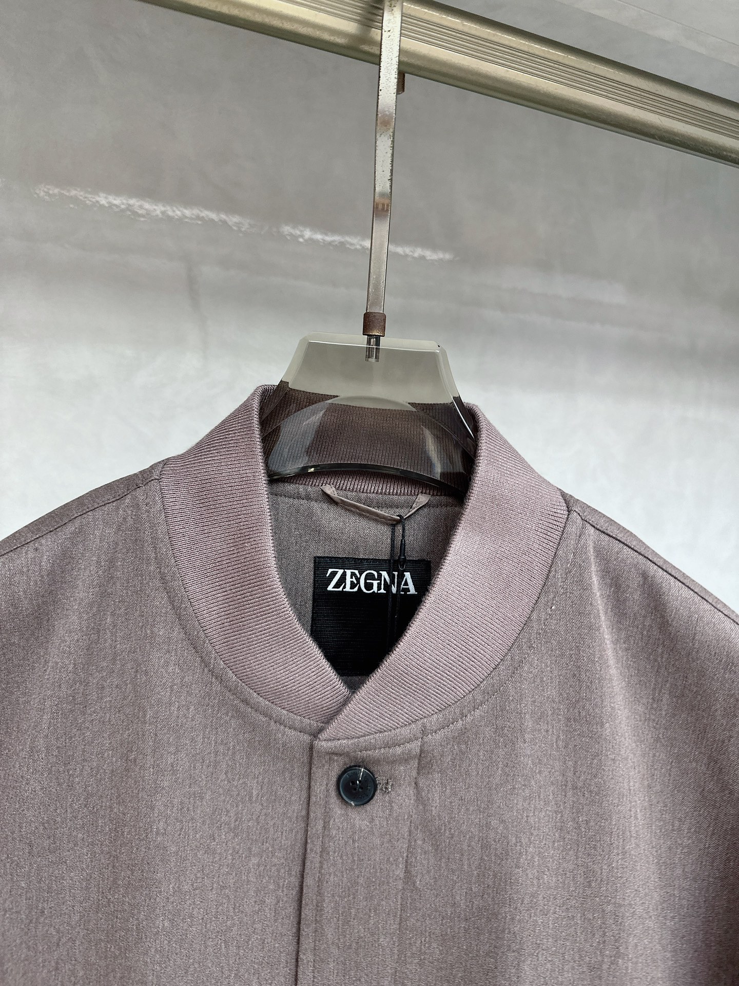  Zegna 杰尼亚 25秋冬棒球领夹克
常规设计裁剪兼具个性时尚范儿,精简夹克永不过气...灵感延续百
