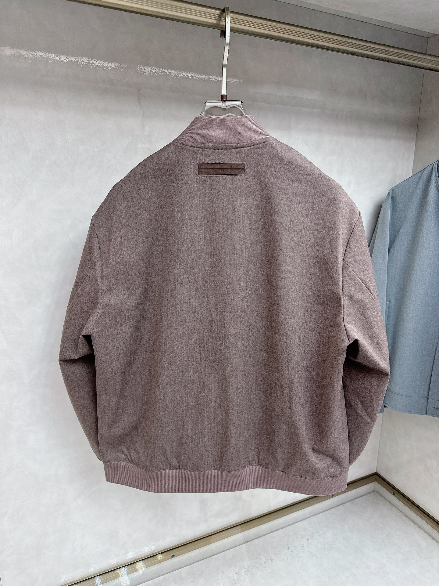  Zegna 杰尼亚 25秋冬棒球领夹克
常规设计裁剪兼具个性时尚范儿,精简夹克永不过气...灵感延续百