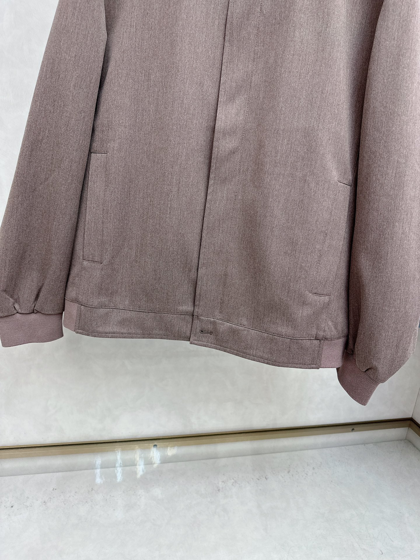  Zegna 杰尼亚 25秋冬棒球领夹克
常规设计裁剪兼具个性时尚范儿,精简夹克永不过气...灵感延续百