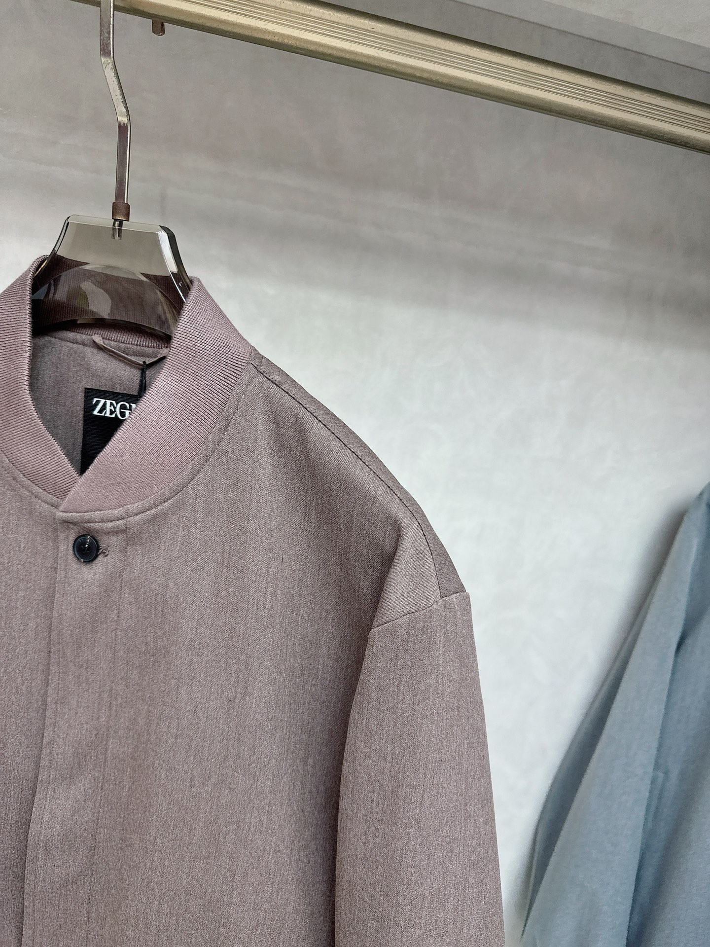  Zegna 杰尼亚 25秋冬棒球领夹克
常规设计裁剪兼具个性时尚范儿,精简夹克永不过气...灵感延续百