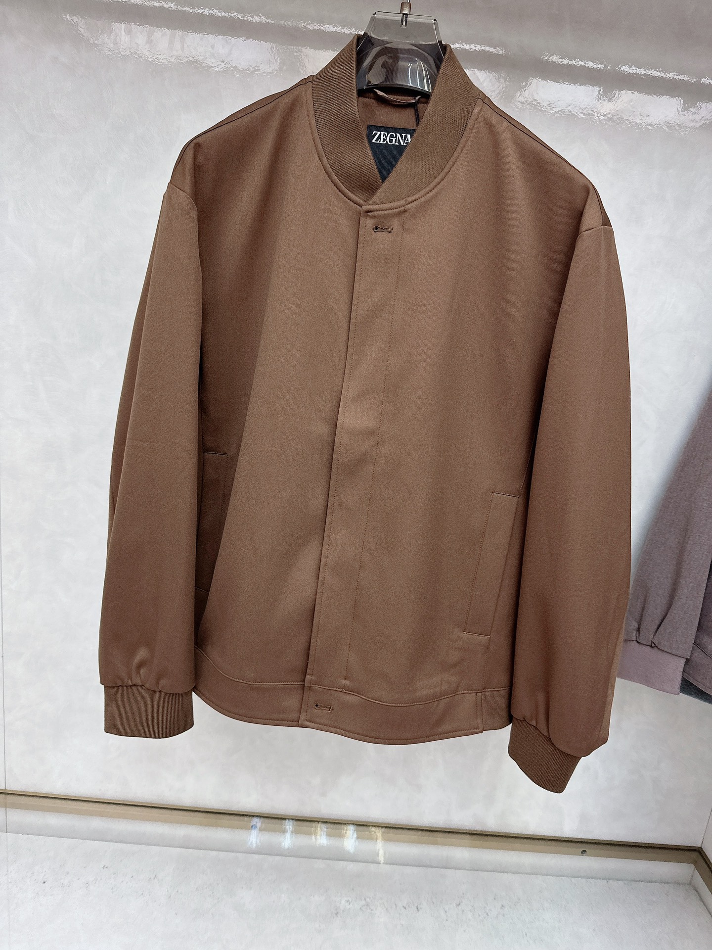  Zegna 杰尼亚 25秋冬棒球领夹克
常规设计裁剪兼具个性时尚范儿,精简夹克永不过气...灵感延续百