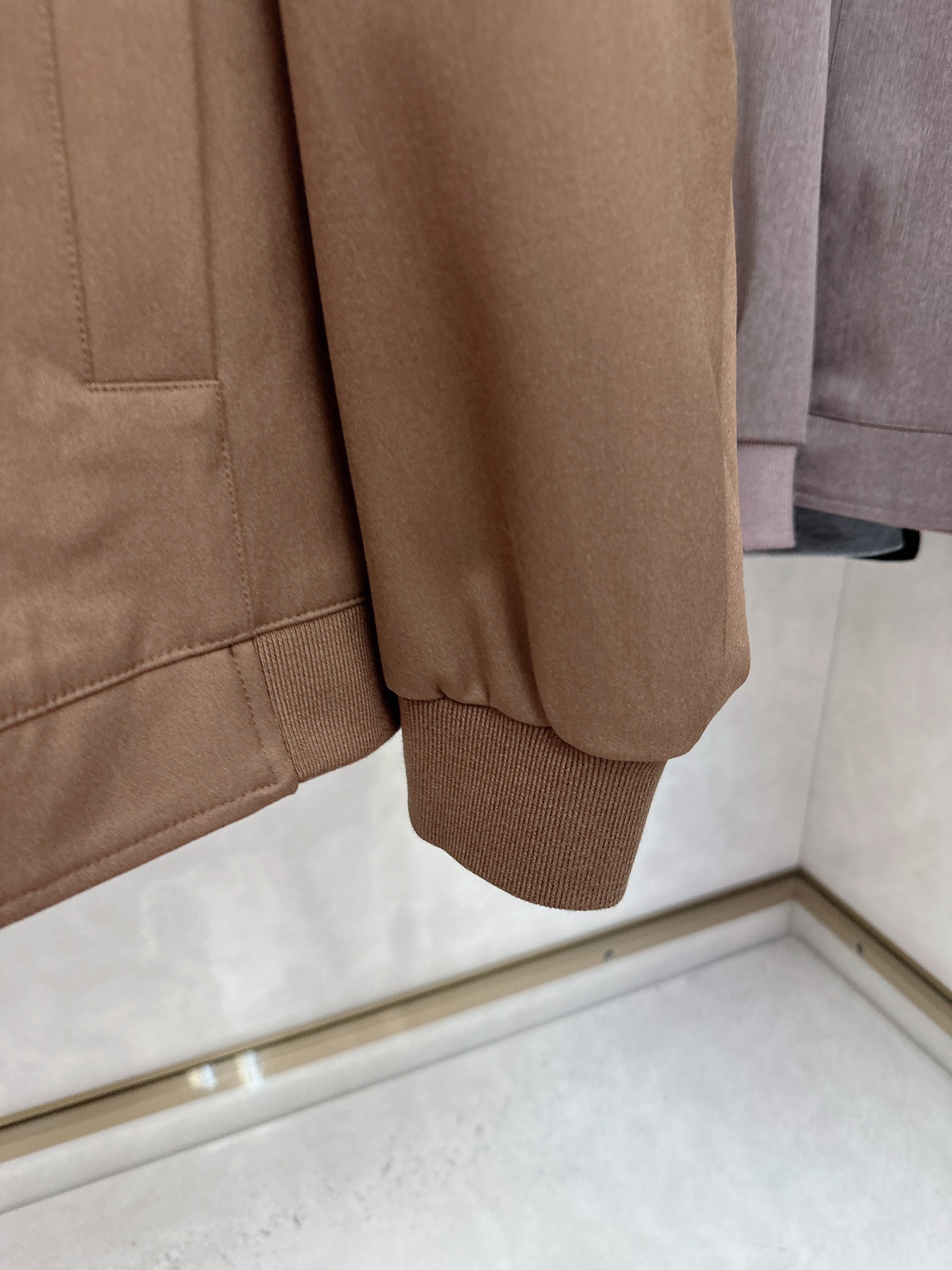  Zegna 杰尼亚 25秋冬棒球领夹克
常规设计裁剪兼具个性时尚范儿,精简夹克永不过气...灵感延续百