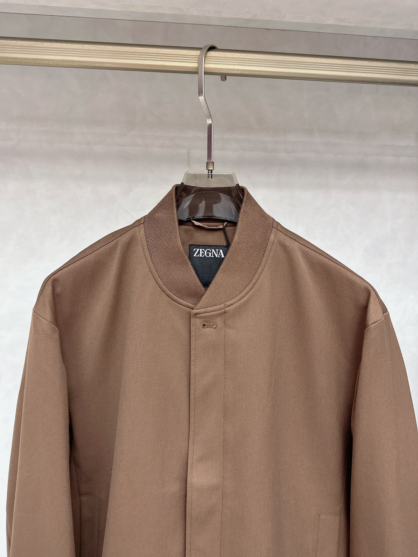  Zegna 杰尼亚 25秋冬棒球领夹克
常规设计裁剪兼具个性时尚范儿,精简夹克永不过气...灵感延续百