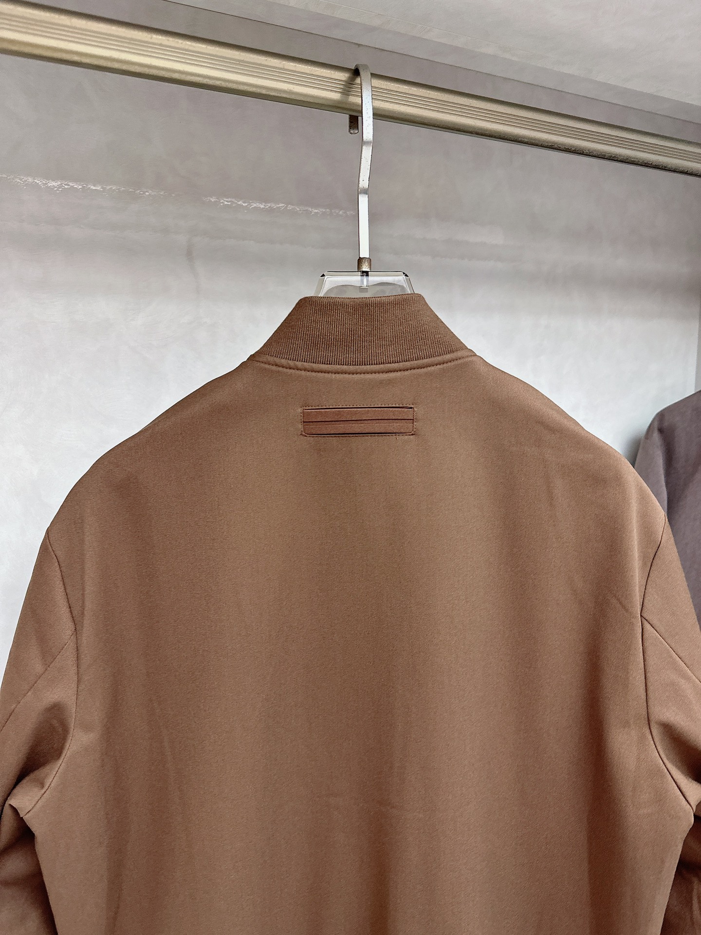  Zegna 杰尼亚 25秋冬棒球领夹克
常规设计裁剪兼具个性时尚范儿,精简夹克永不过气...灵感延续百