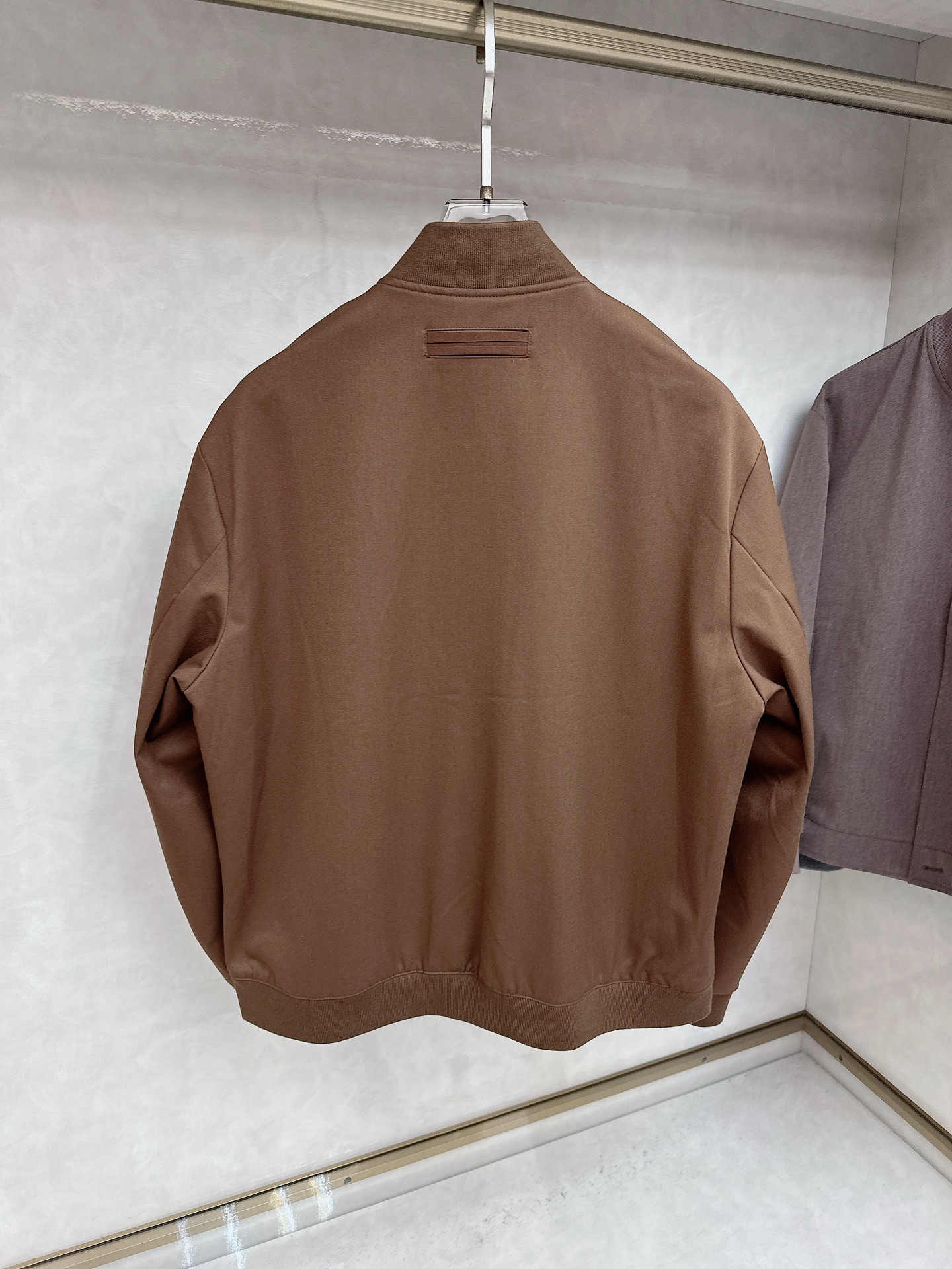  Zegna 杰尼亚 25秋冬棒球领夹克
常规设计裁剪兼具个性时尚范儿,精简夹克永不过气...灵感延续百