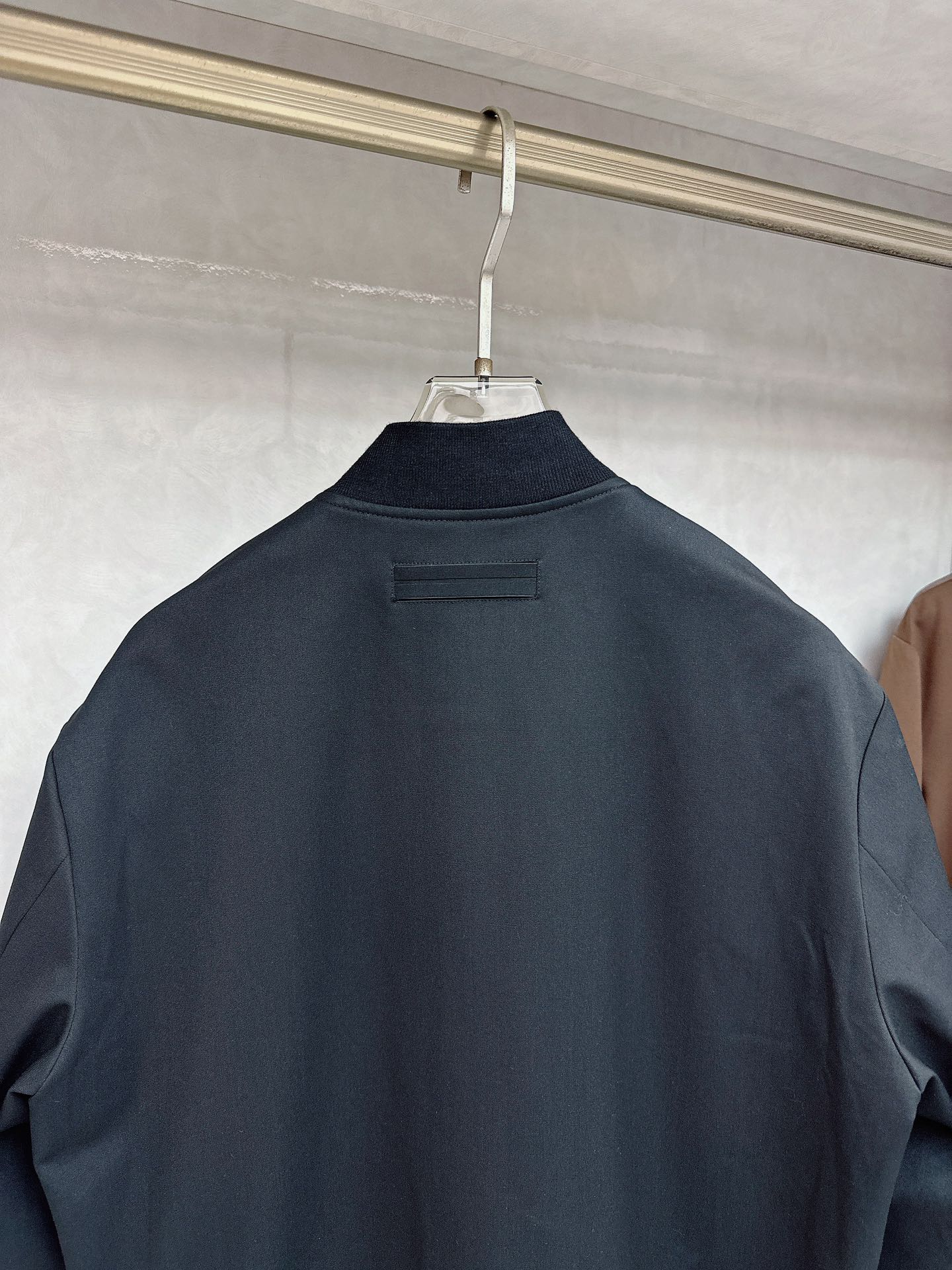  Zegna 杰尼亚 25秋冬棒球领夹克
常规设计裁剪兼具个性时尚范儿,精简夹克永不过气...灵感延续百