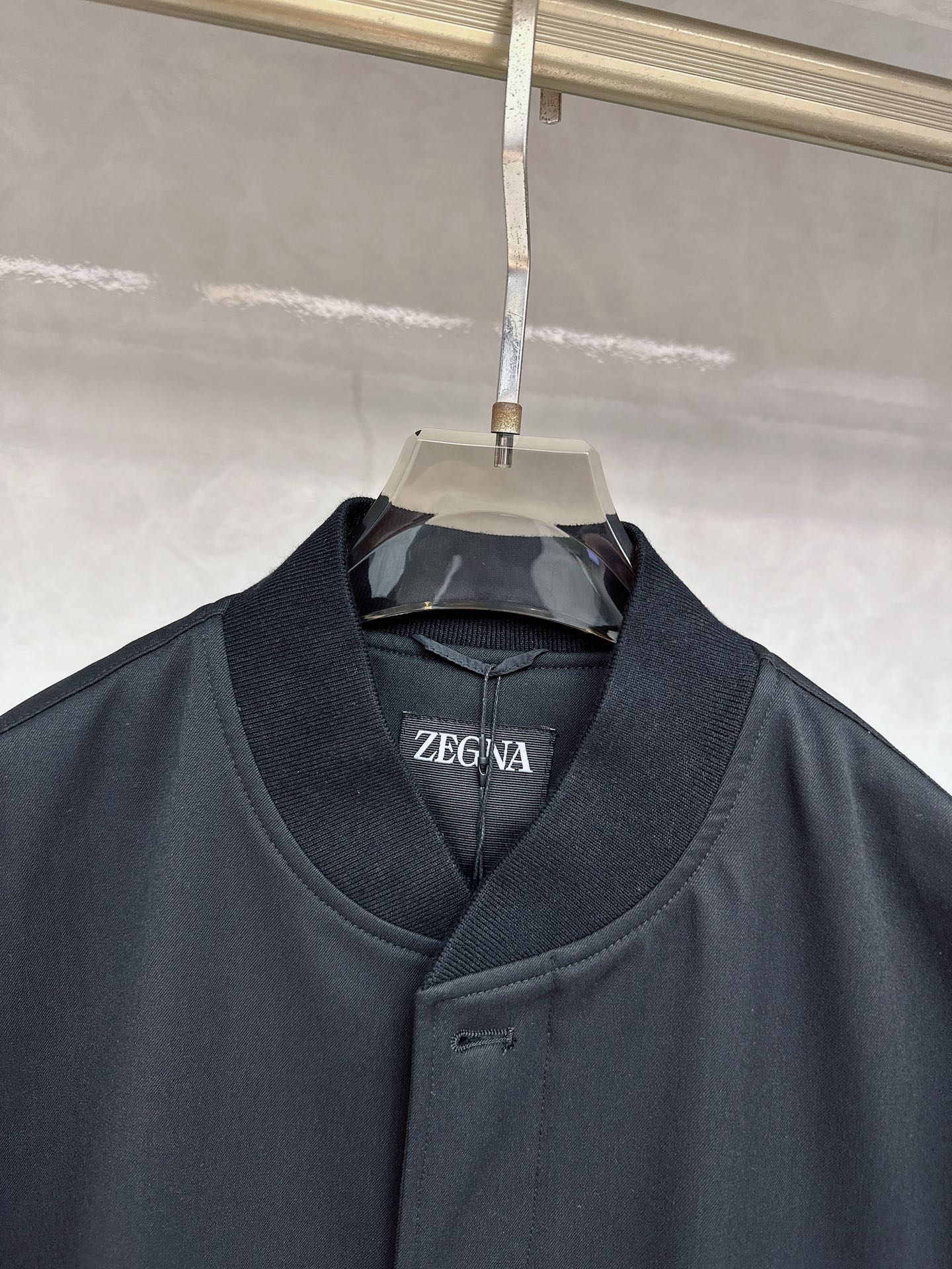  Zegna 杰尼亚 25秋冬棒球领夹克
常规设计裁剪兼具个性时尚范儿,精简夹克永不过气...灵感延续百
