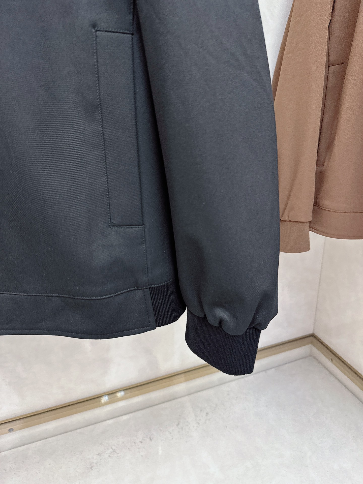  Zegna 杰尼亚 25秋冬棒球领夹克
常规设计裁剪兼具个性时尚范儿,精简夹克永不过气...灵感延续百