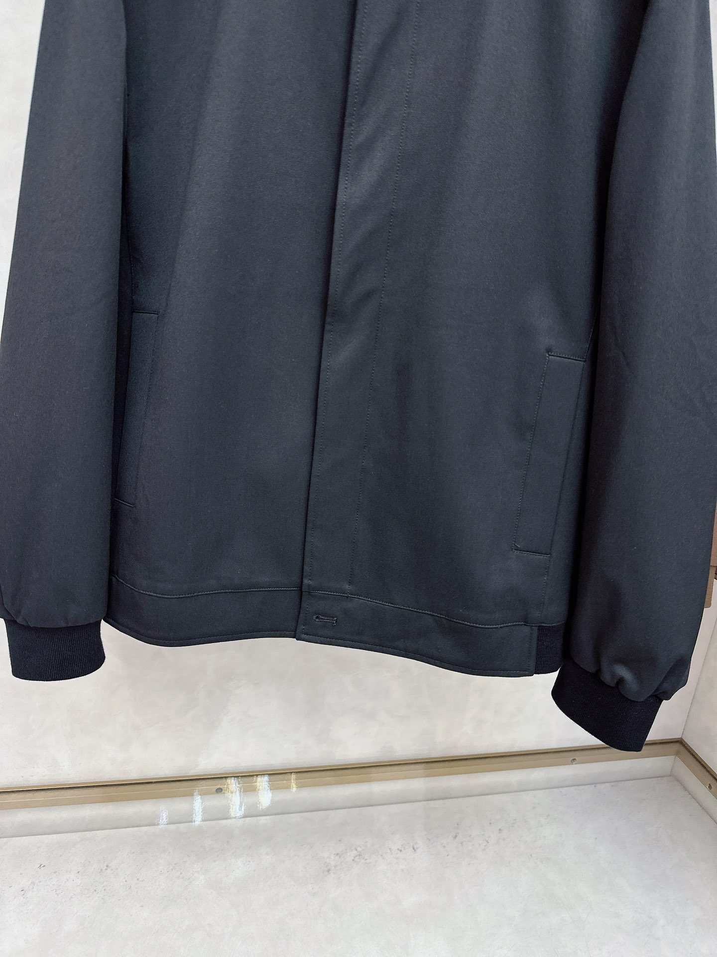  Zegna 杰尼亚 25秋冬棒球领夹克
常规设计裁剪兼具个性时尚范儿,精简夹克永不过气...灵感延续百