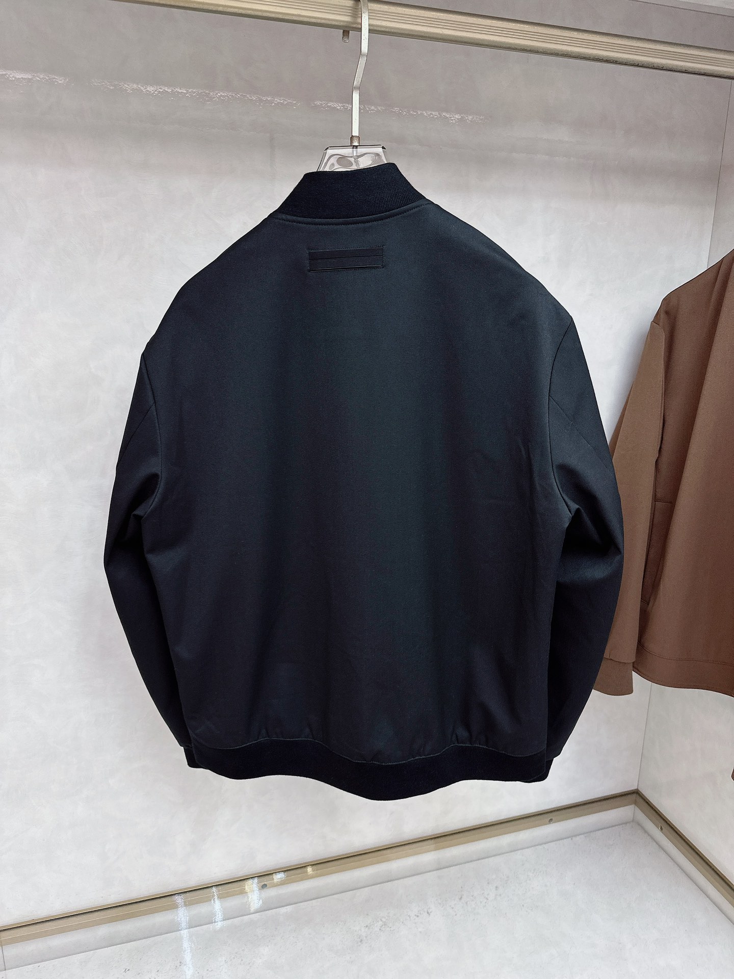  Zegna 杰尼亚 25秋冬棒球领夹克
常规设计裁剪兼具个性时尚范儿,精简夹克永不过气...灵感延续百