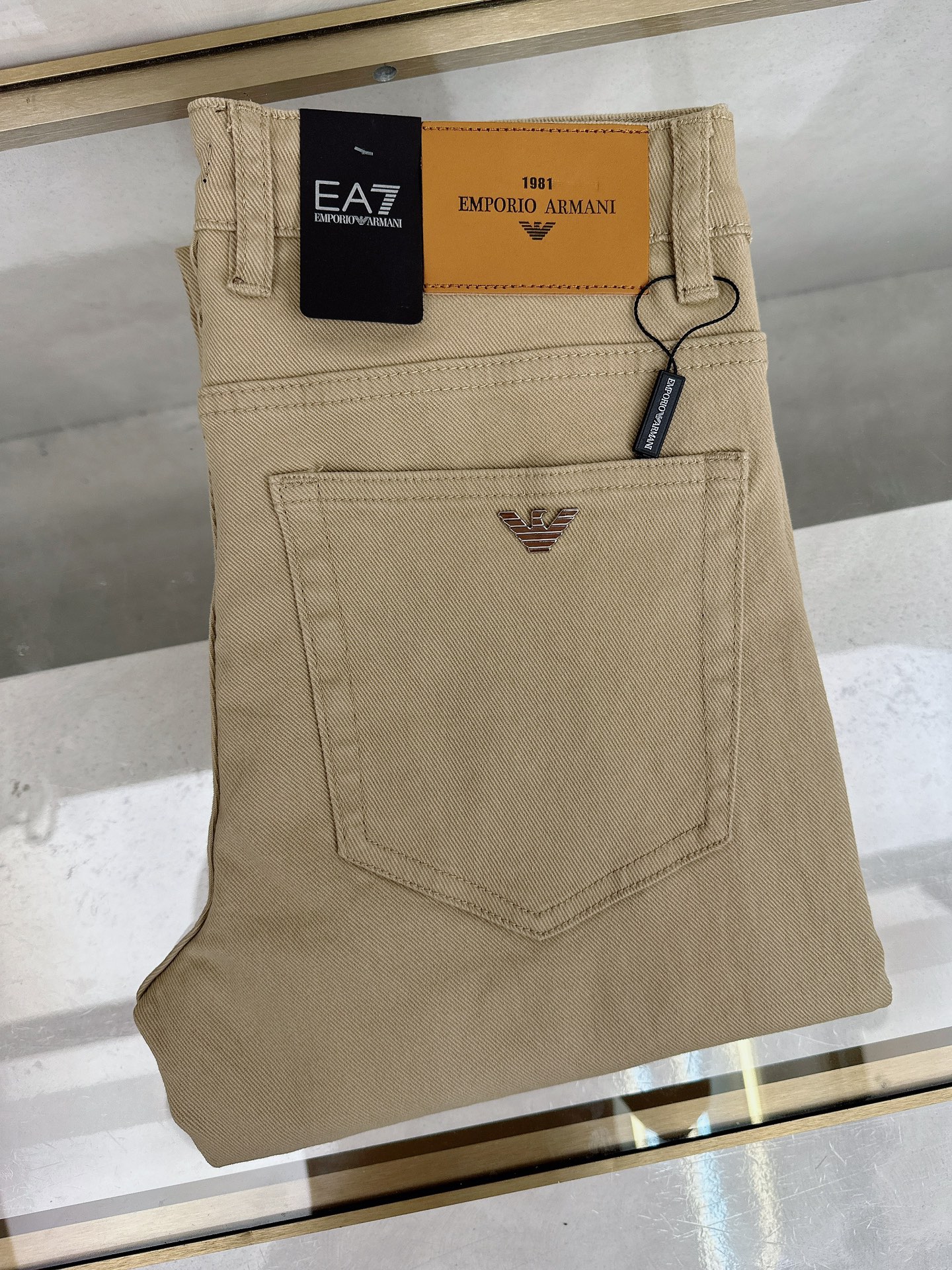 NO:507347,Prada. The official website of the new autumn and winter models will be released simultaneously, and the new autumn and winter products of men's casual jeans, original single quality, customized original denim fabric, logo pattern design, body original hardware and accessories decoration, three-dimensional and clear, c super trendy and personalized, fashionable and stylish on the upper body!  Trendy men's must-have items, number 28-38, prada, jeans, alexander wang19860909普拉达.秋冬新款官网同步发售,秋冬新品男士休闲牛仔裤,原单品质,定制原版牛仔面料,logo图案设计,身原版五金辅料装饰,立体清晰,c超级潮流个性,上身时尚有型！潮男必备单品 码数28-38,,prada,jeans,alexander wang,Men's clothing