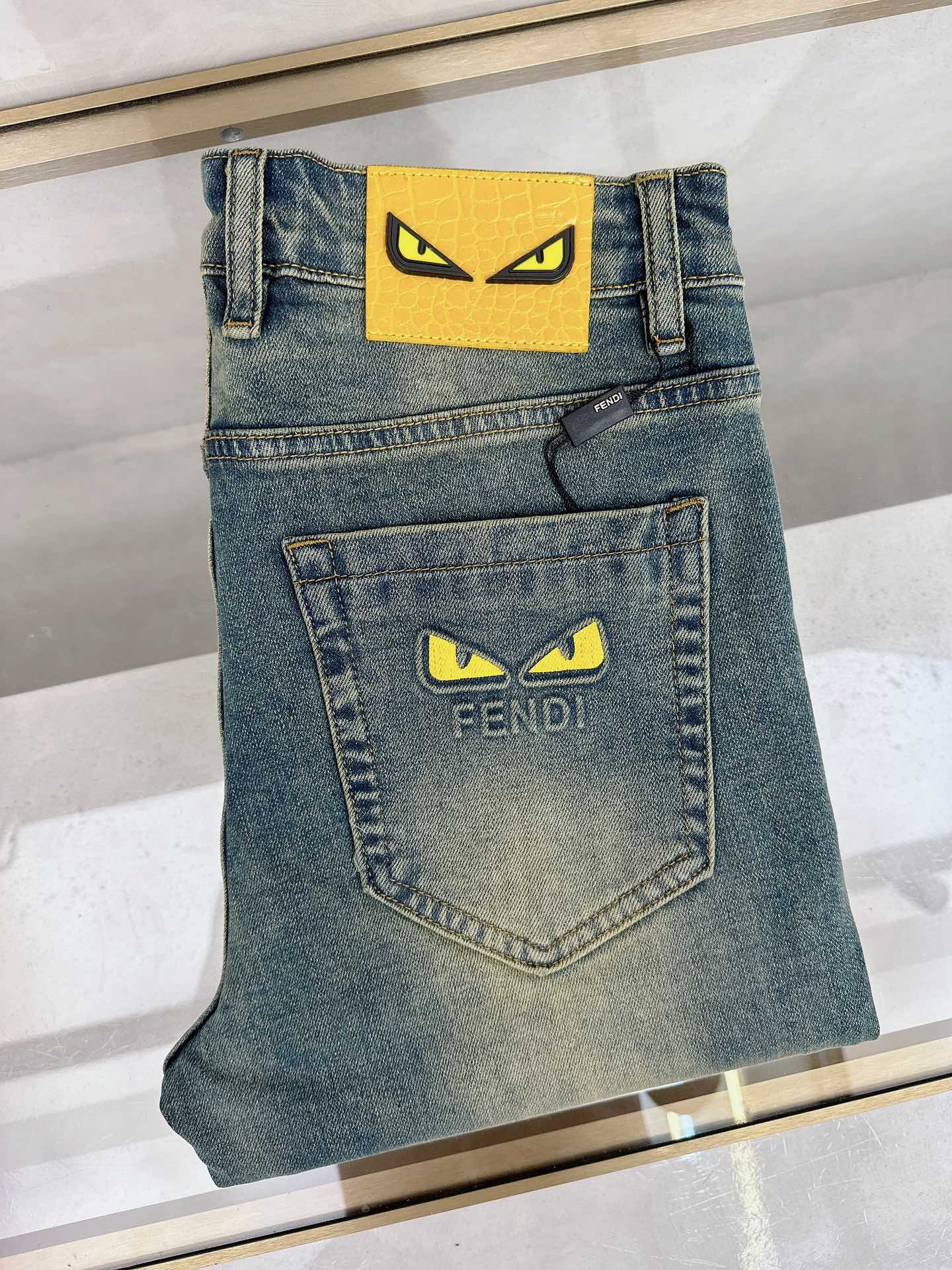 NO:507356,Fendi's new autumn and winter styles are available simultaneously on the official website, new autumn and winter men's casual jeans, original single quality, customized original denim fabric, logo pattern design, body original hardware and accessories decoration, three-dimensional and clear, c super trendy personality, fashionable and stylish upper body!  Trendy men's must-have items, 28-38, fendi, jeans, alexander wang19860909芬迪 秋冬新款官网同步发售,秋冬新品男士休闲牛仔裤,原单品质,定制原版牛仔面料,logo图案设计,身原版五金辅料装饰,立体清晰,c超级潮流个性,上身时尚有型！潮男必备单品 码数28-38,,fendi,jeans,alexander wang,Men's clothing